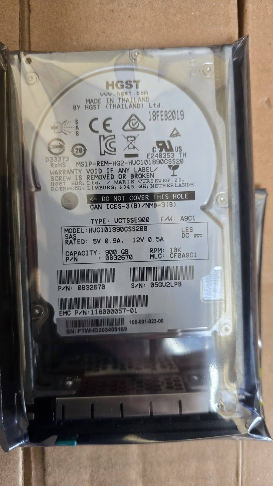 HGST  
www.hgst.com  
MADE IN THAILAND BY HGST (THAILAND) Ltd.  
18FEB2019  

S S A CE  
20 IC C LR US  
E240353 D33373  
RoHS  
MSIP-REM-HG2-HUC101890CSS20  
WARRANTY VOID IF ANY LABEL SCREW IS REMOVED OR BROKEN  

MARIE CURIEWEG 20,  
HGST EUR. Ltd. / LIMBURG,  
6045 GH, NETHERLANDS  
ROERMOND  

DO NOT COVER THIS HOLE  
CAN IECES-3(B)/NMB-3(B)  

TYPE: UCTSS900  
MODEL: HUC101890CSS200  
CAPACITY: 900 GB  
RPM: 10K  
MLC: CF0A9C1  
P/N: 0B32670  
S/N: 05GU2LPB  
F/W: A9C1  

SAED: 5V 0.9A  
12