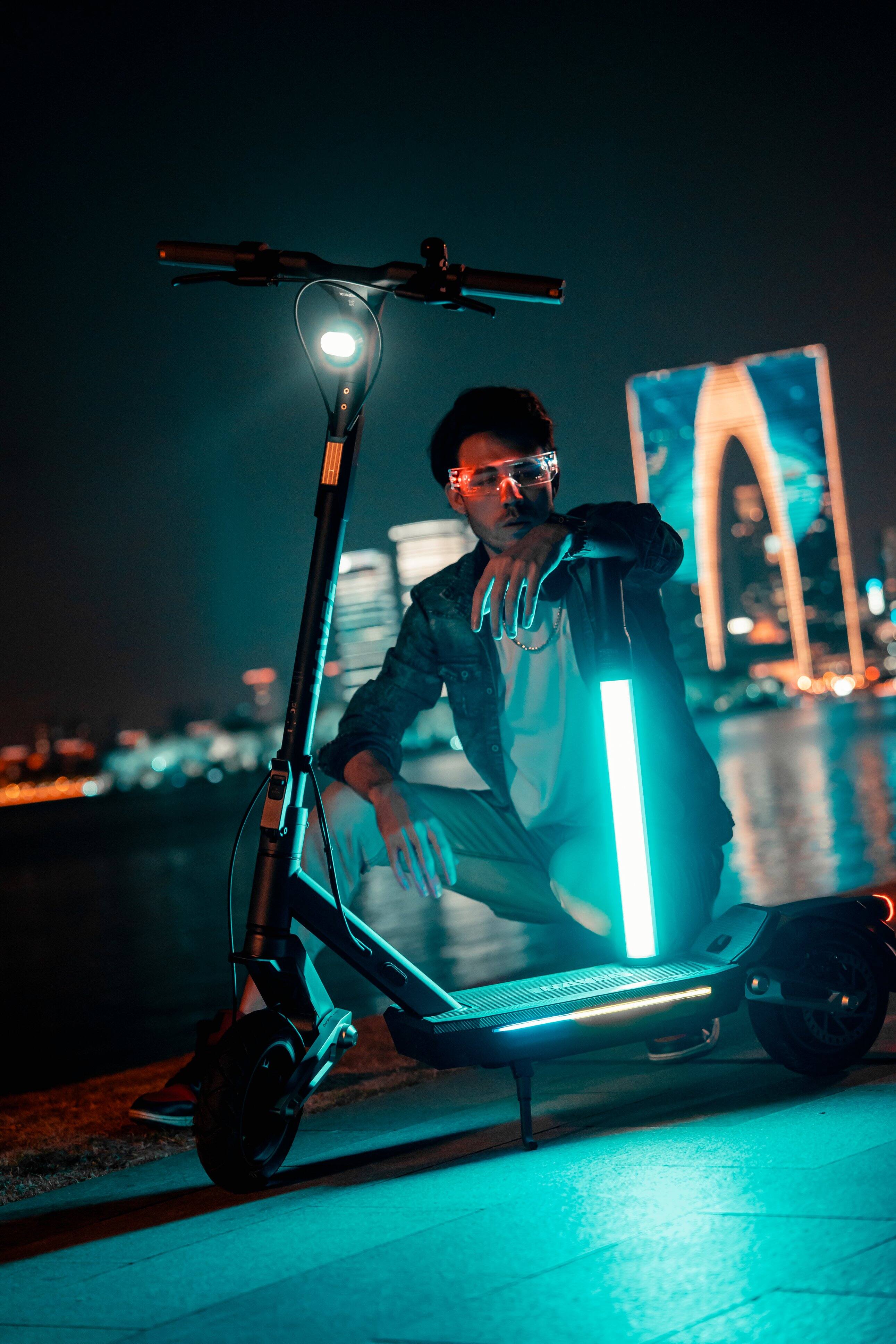 Alt View 22. NAVEE - ST3 Electric Scooter w/37.3 miles Max Operating Range & 24.9 mph Max Speed - Black.