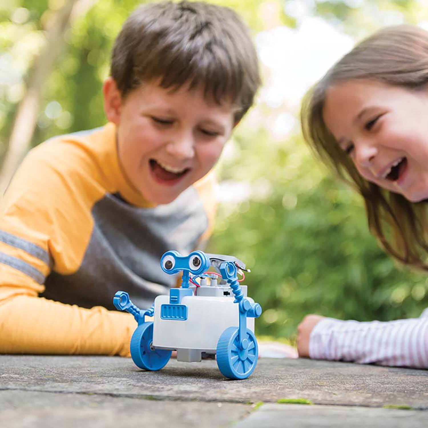 Alt View 1. 4M - 4M: Green Science Rover Robot - DIY Robotics Kit, Solar & Battery Power, STEM.