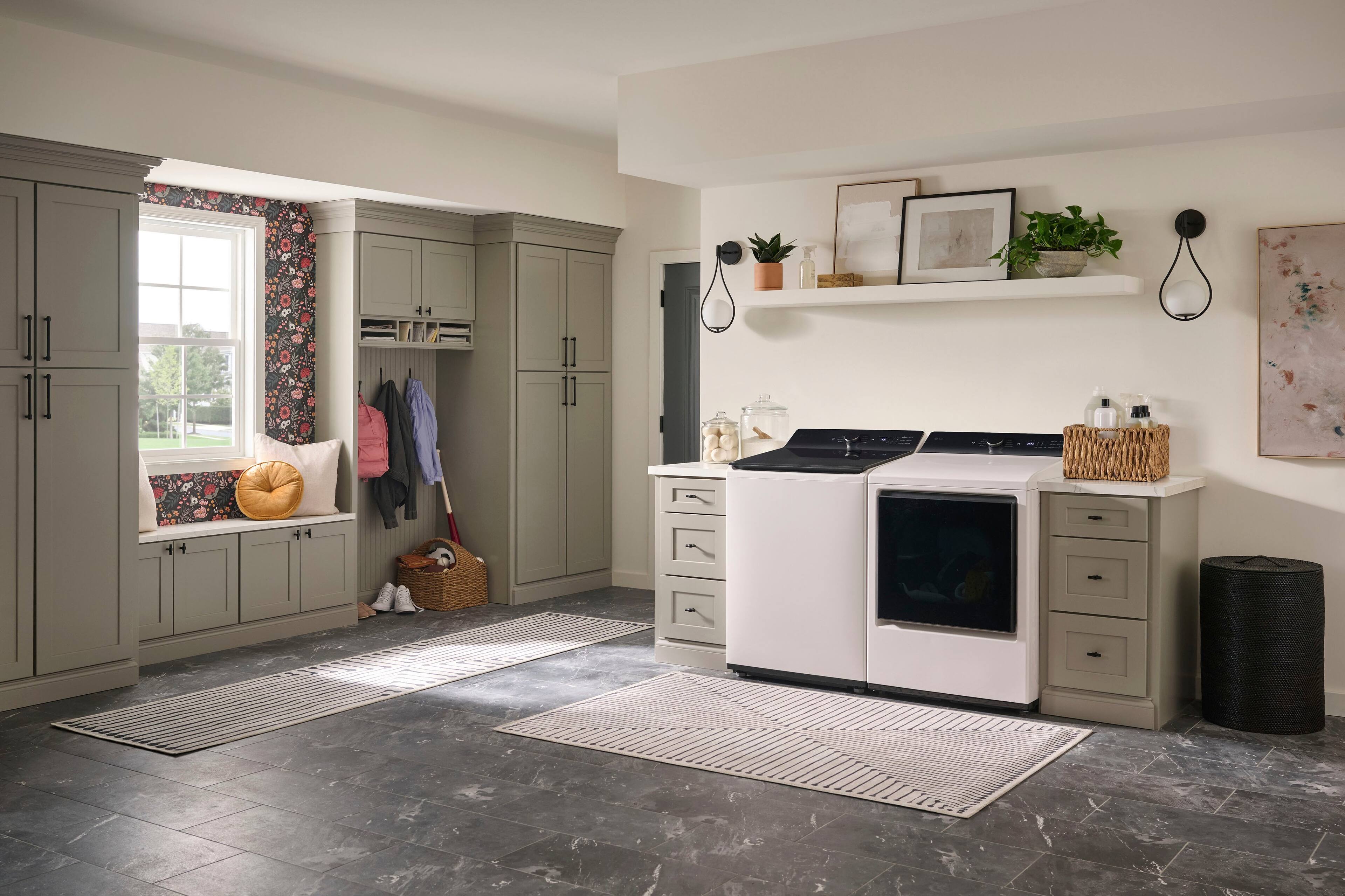 Alt View 29. LG - 7.3 Cu. Ft. Smart Gas Dryer with EasyLoad Door - Alpine White.