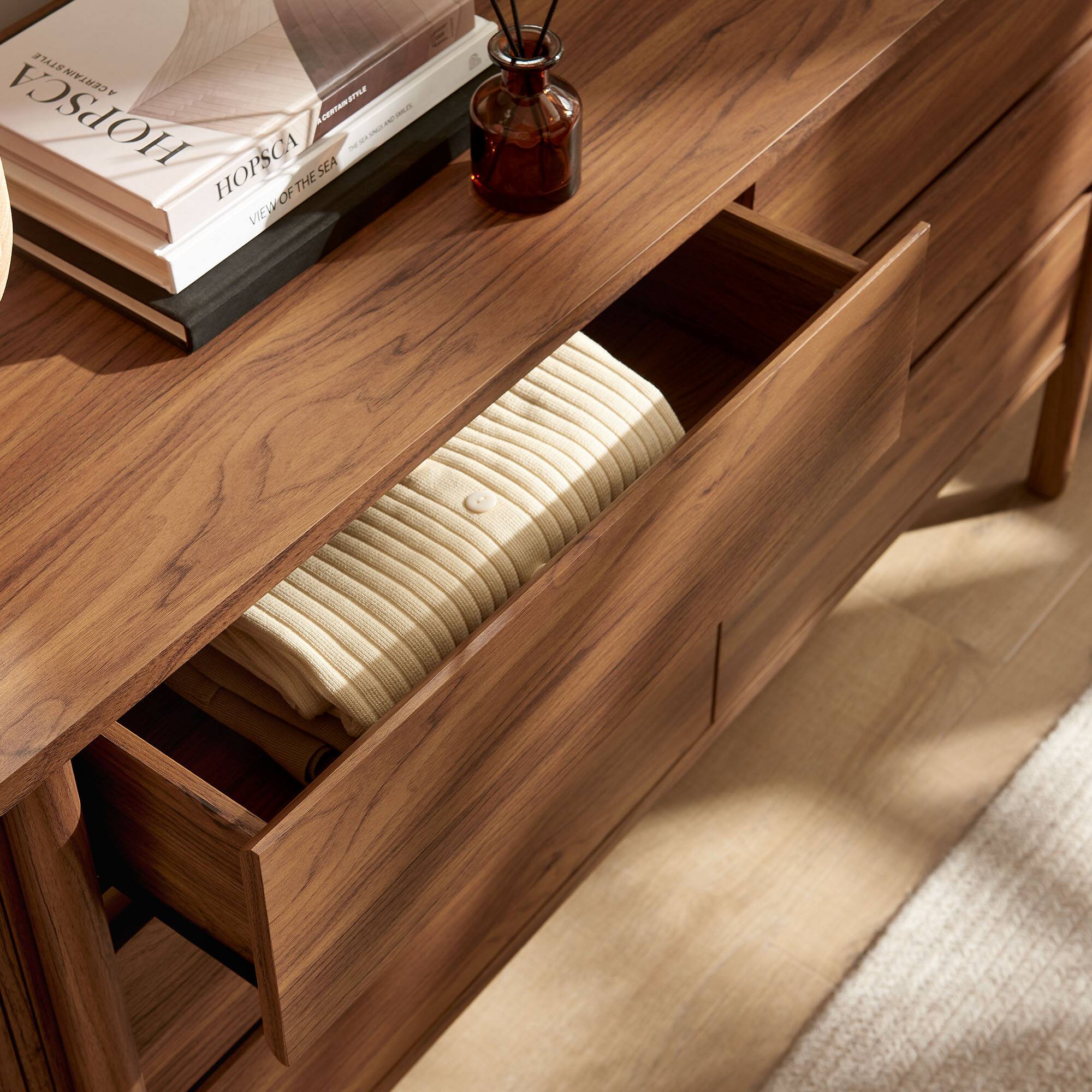 CERTAIN STYLE  
HOPSCA  
VIEW OF THE SEA