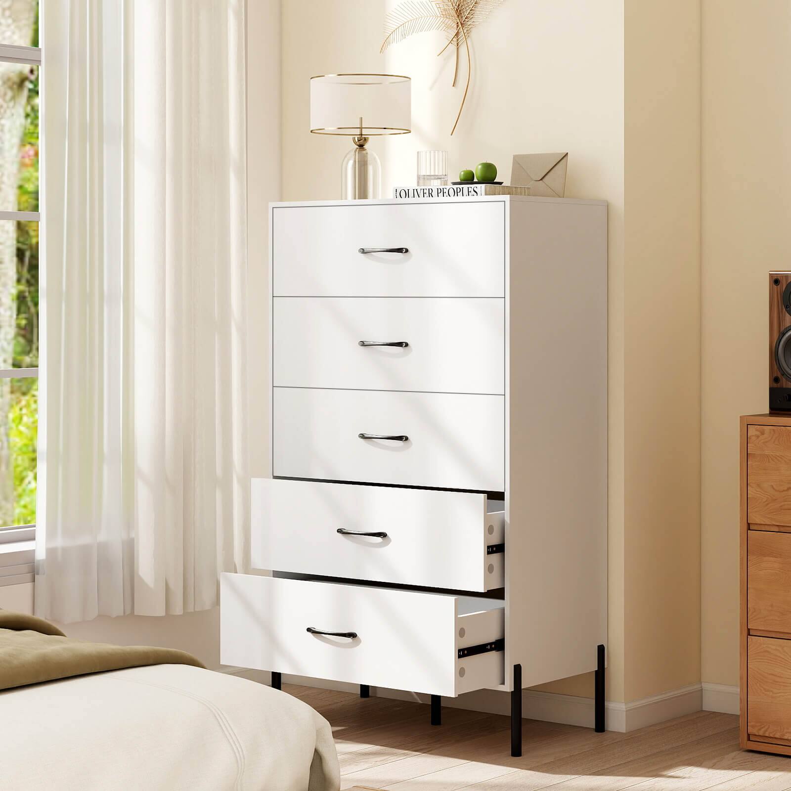 The text on the image reads: "OLIVER PEOPLES"