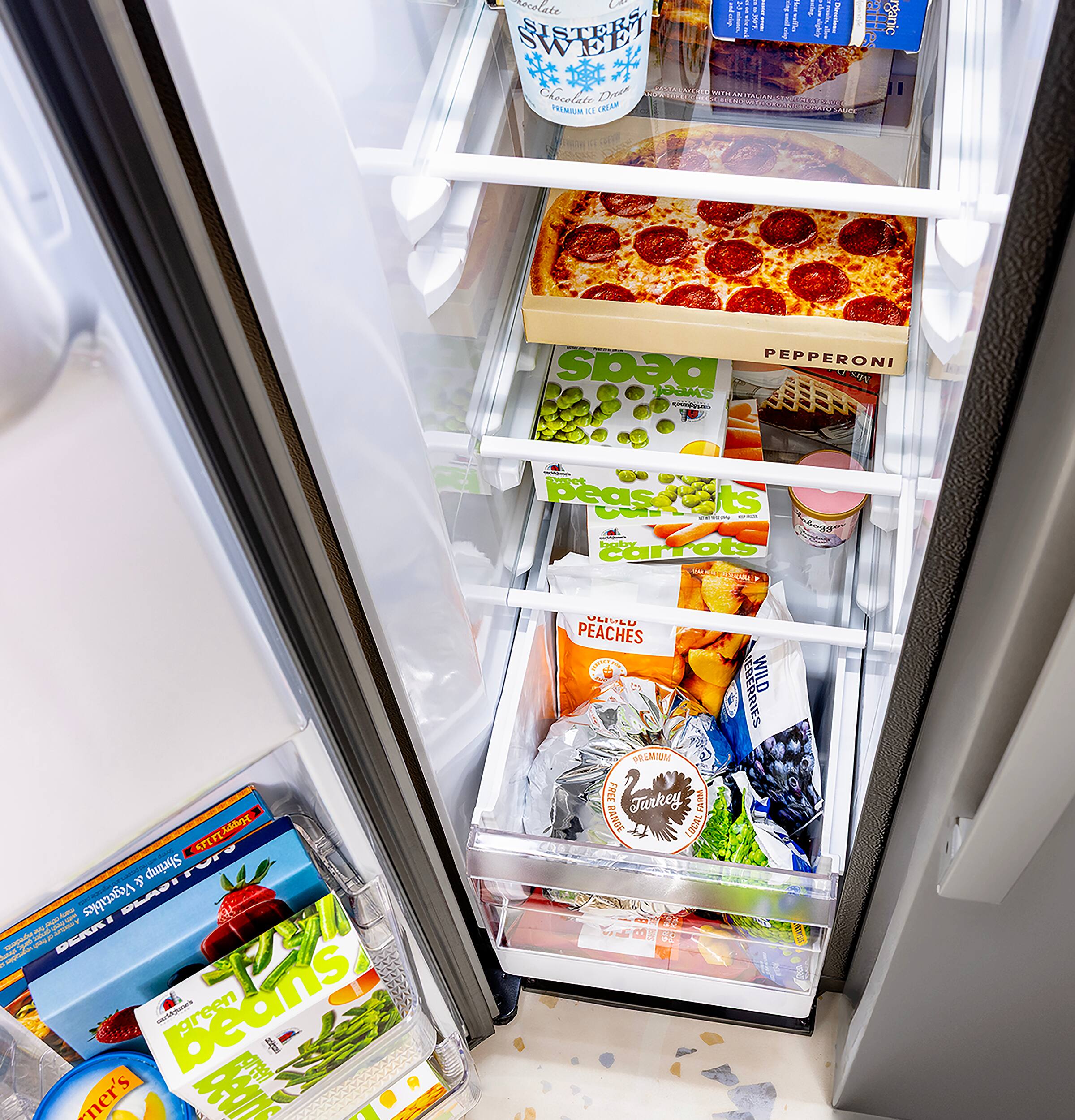 SWEET PREMIUM ICE CREAM  
PEPPERONI  
peas & carrots  
green beans  
PEACHES  
PREMIUM TURKEY  
WILD BLUEBERRIES