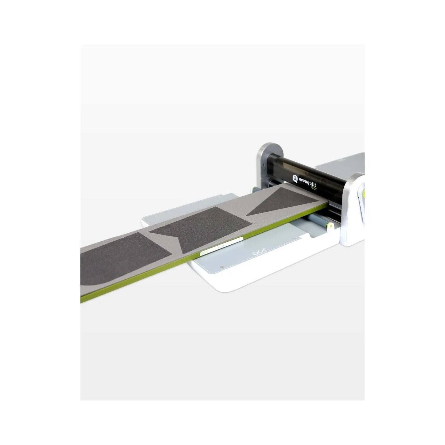 The text on the image is "neoquilt GOT".