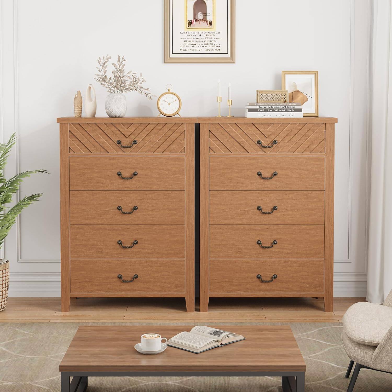 Certainly! Here is the corrected and grouped text from the image:

---

**Top Shelf:**
- "the witch doesn't burn"
- "THE LAW OF NATIONS"

**Picture Frame (Left):**
- "TARIKH SITI 9"
- "KEMUDIAN DILARANG"
- "KEMUDIAN DILARANG"
- "KEMUDIAN DILARANG"
- "KEMUDIAN DILARANG"
- "KEMUDIAN DILARANG"
- "KEMUDIAN DILARANG"
- "KEMUDIAN DILARANG"
- "KEMUDIAN DILARANG"
- "KEMUDIAN DILARANG"
- "KEMUDIAN DILARANG"
- "KEMUDIAN DILARANG"
- "KEMUDIAN DILARANG"
- "KEMUDIAN DILARANG"
- "KEMUDIAN DILARANG"
- "KEMUDIAN DILARANG"
- "KEMUDIAN DILARANG"
- "KEMUDIAN DILARANG"
- "KEMUDIAN DILARANG"
- "KEMUD