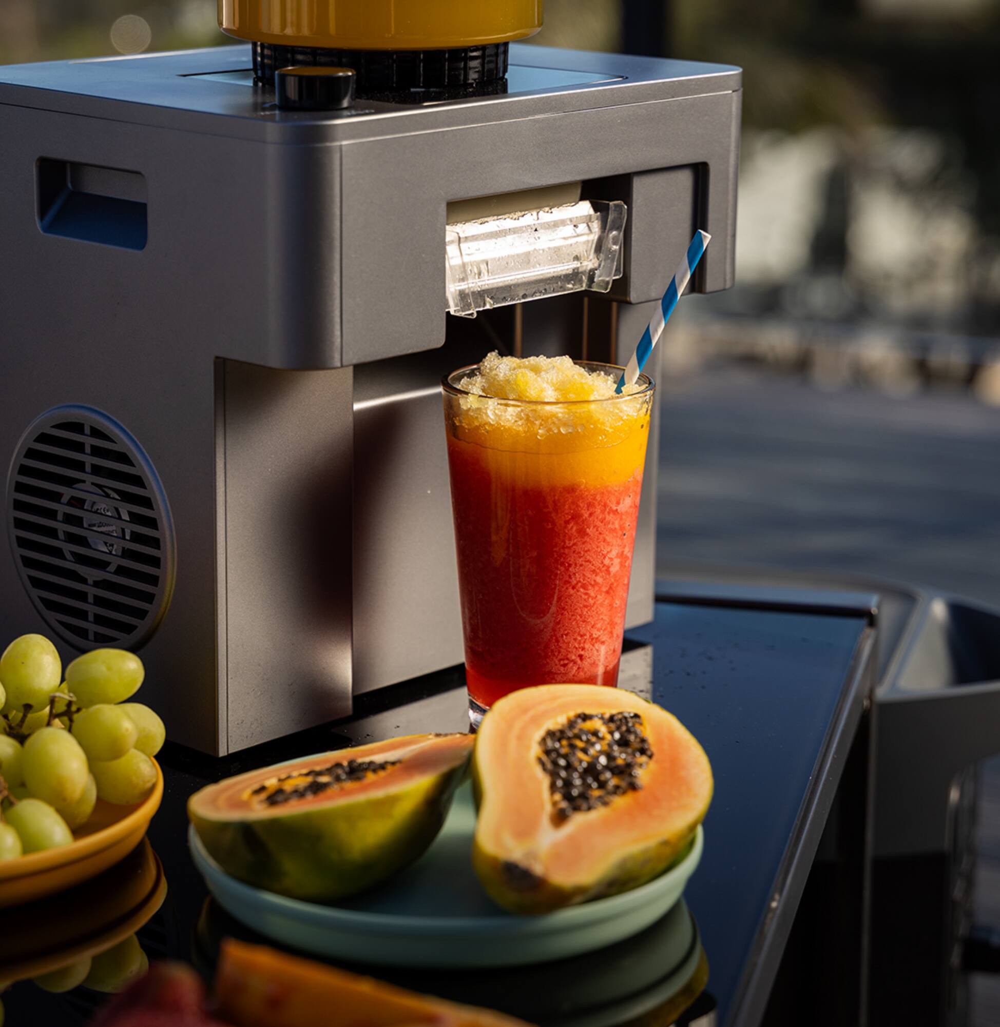 Angle. ICEMAGE - QuickFreezer Pro - Frozen Drink & Slushie Machine - Black.