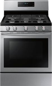 Samsung - 5.8 Cu. Ft. Self-Cleaning Freestanding Gas Convection Range - Stainless steel - Larger Front