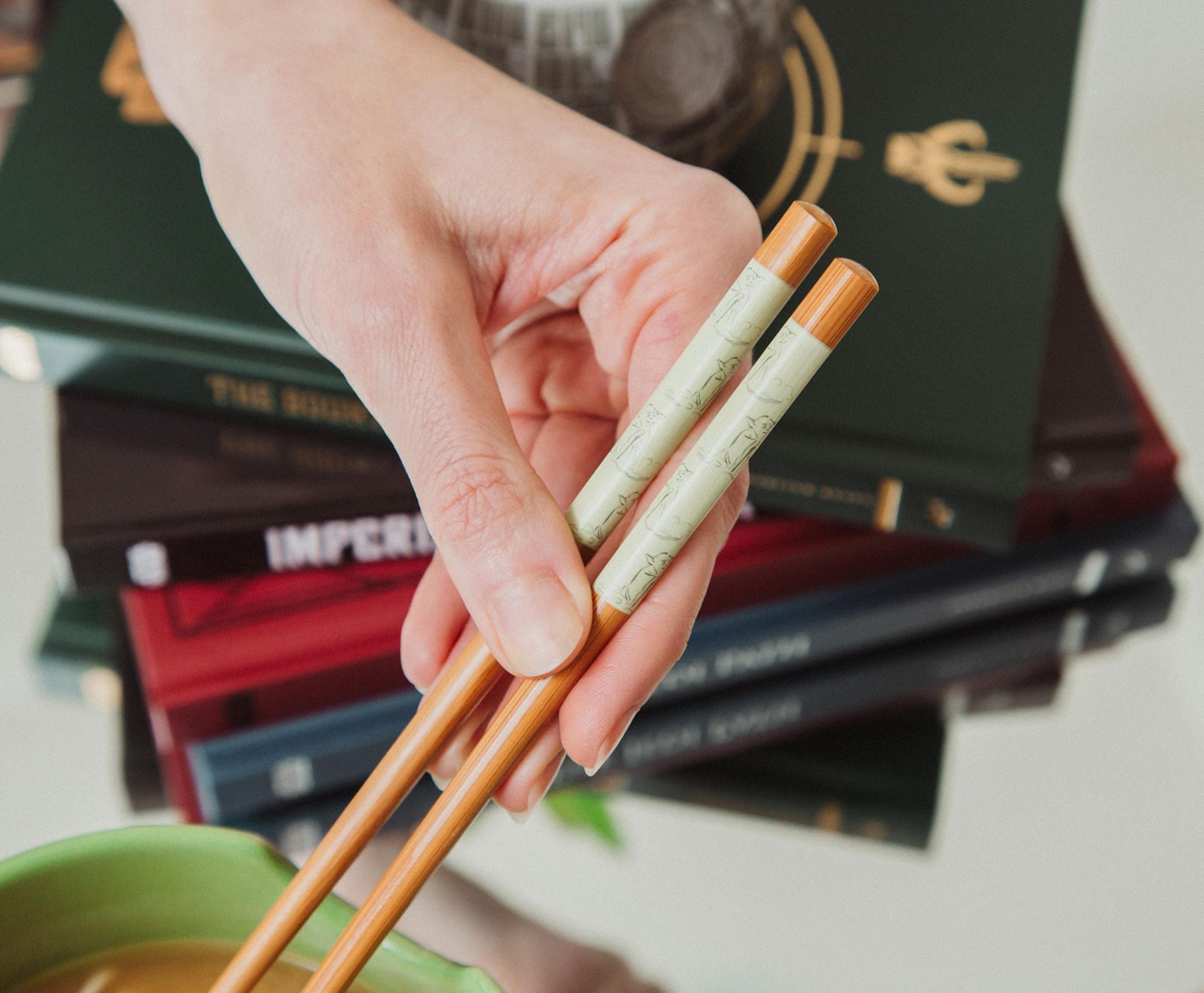Alt View 4. Silver Buffalo - Star Wars Yoda "May The Force Be With You" Ceramic Ramen Bowl and Chopstick Set - Green.