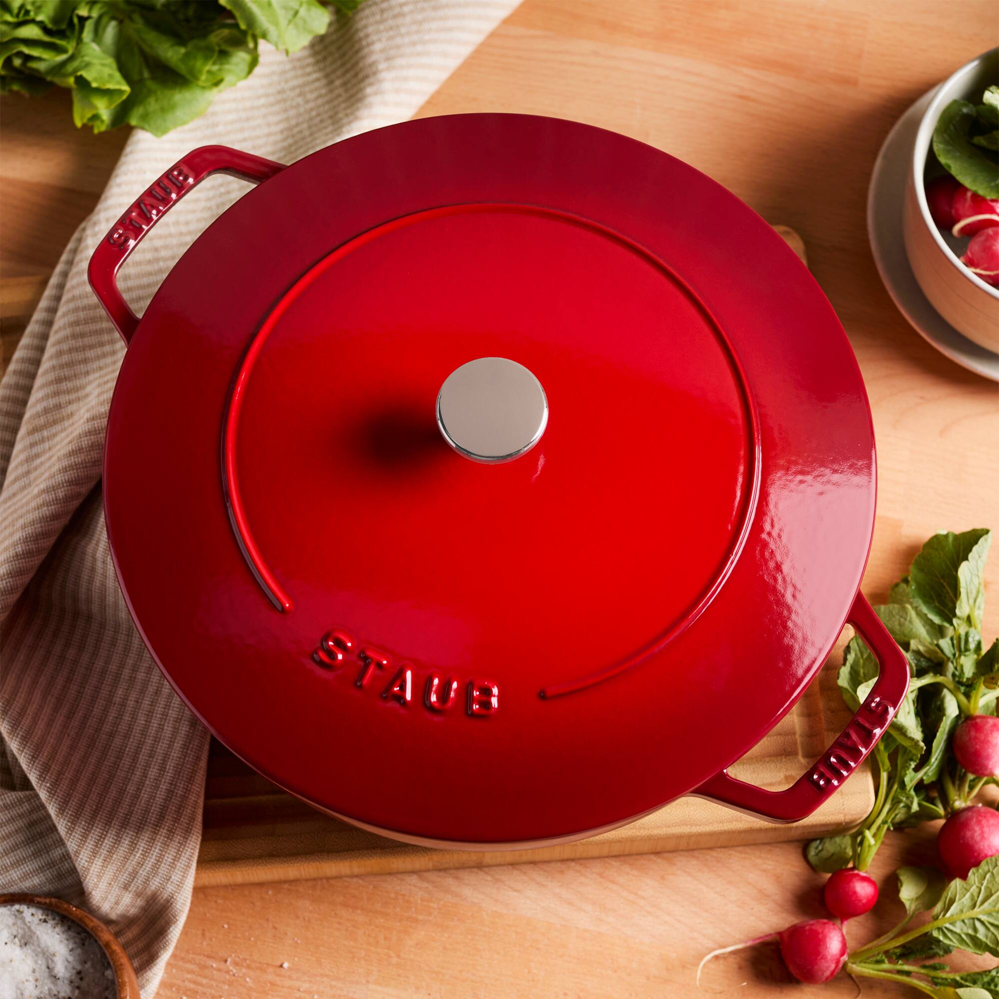 Staub Cast Iron Essential French Oven, Dutch Oven, 5 quart, serves