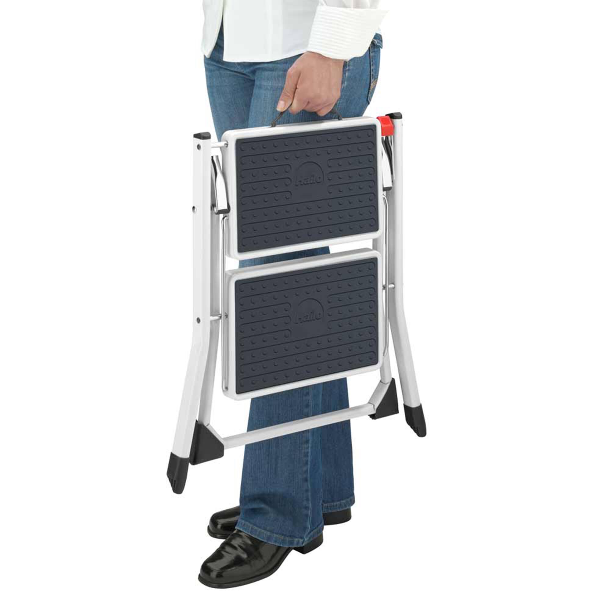 The text on the image reads: "Hale Lealle"