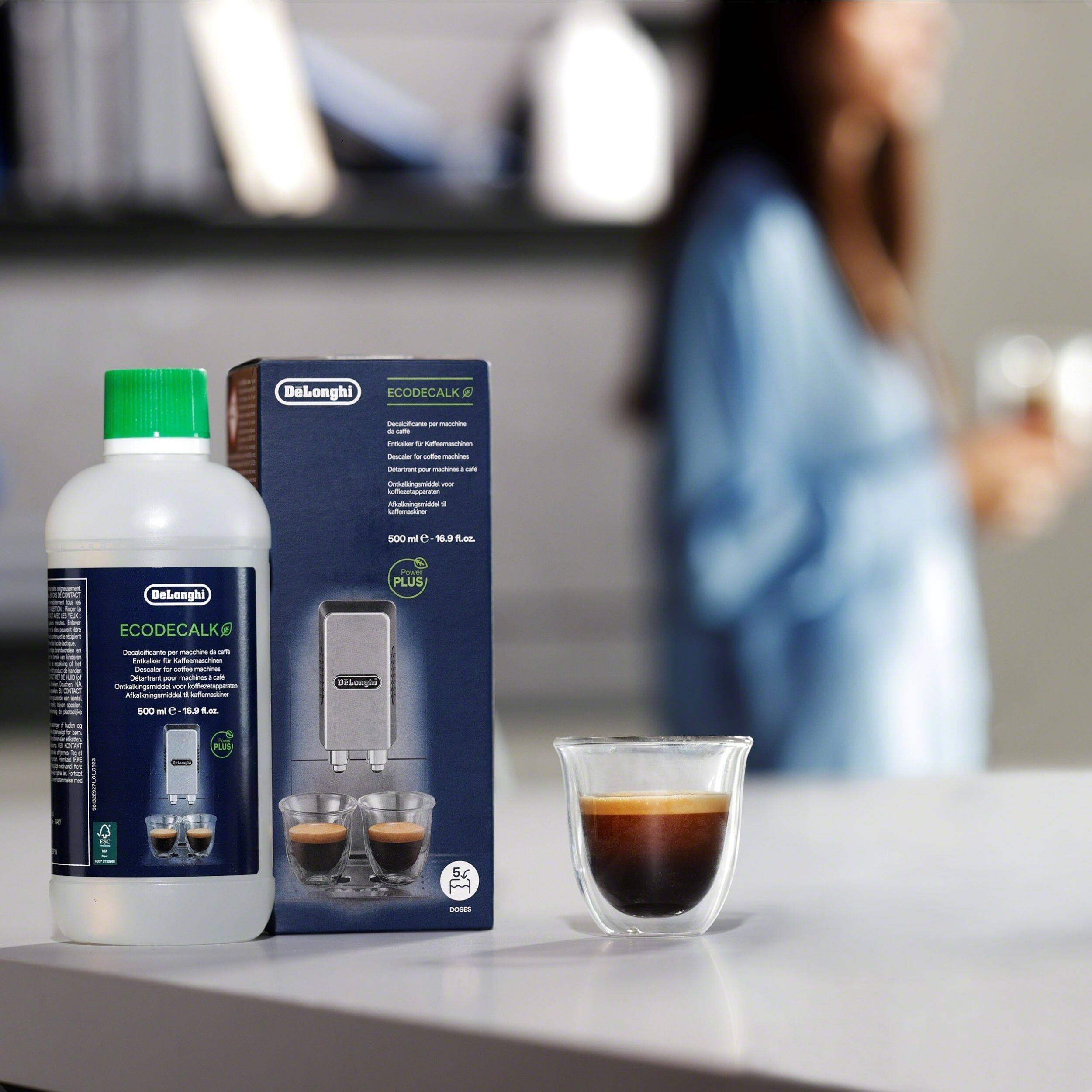 DeLonghi ECODECALK  
500 ml e 16.9 fl.oz.  
PLUS  
5 doses  

Decalcificatore per macchine da caffè  
Detergente pour machines à café  
Detergente para máquinas de café  
Caldokalculator voor koffiemachines  
Caldokalculator för kaffe-maskiner  
Caldokalculator for kaffe-maskiner  
Caldokalculator for kaffe-maskiner  
Caldokalculator for kaffe-maskiner  
Caldokalculator for kaffe-maskiner  
Caldokalculator for kaffe-maskiner  
Caldokalculator for kaffe-maskiner  
Caldokalculator for kaffe-maskiner  
Caldokalculator for kaffe-maskiner  
Caldokalculator for kaffe-maskiner  
Caldokalculator for kaffe-maskiner  
Caldokalculator for kaffe-maskiner  
Caldokalculator for kaffe-maskiner  
Caldokalculator for kaffe-maskiner  
Caldokalculator for kaffe-maskiner  
Caldokalculator for kaffe-maskiner  
Caldokalculator for kaffe-mask