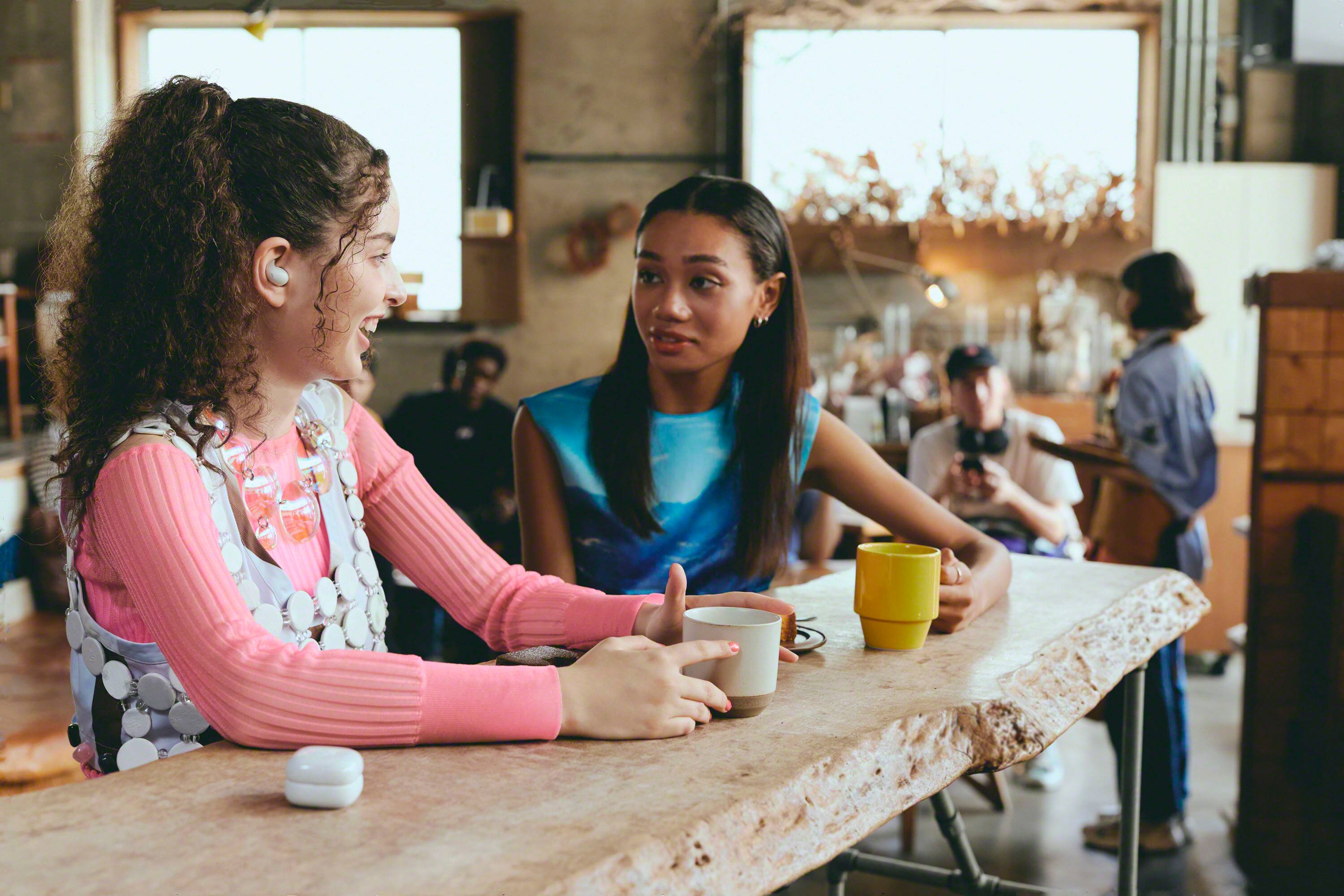 Alt View 26. Sony - LinkBuds Fit True Wireless Noise Canceling Earbuds - White.