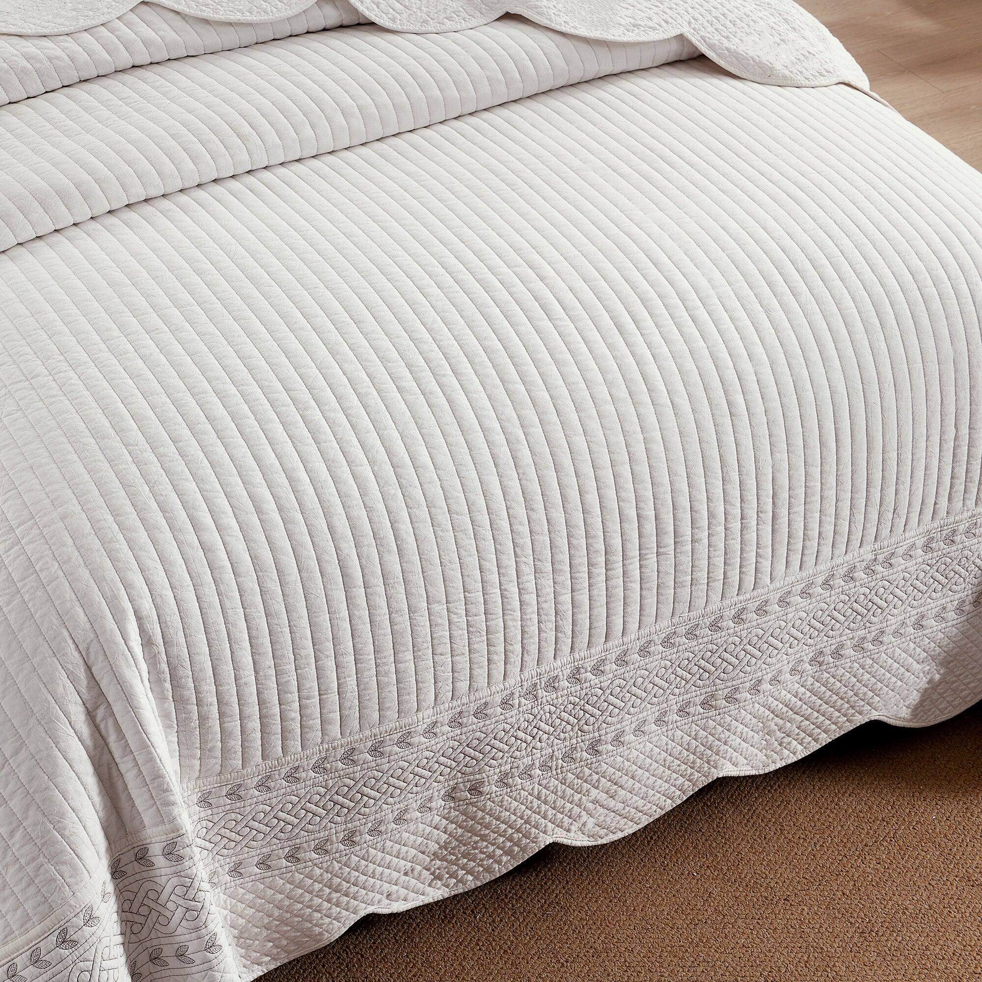 Back. MarCielo - MarCielo Elegant 3Pcs 100% Cotton Serene Stripe - Patterned Quilt Bedspread Set - White.