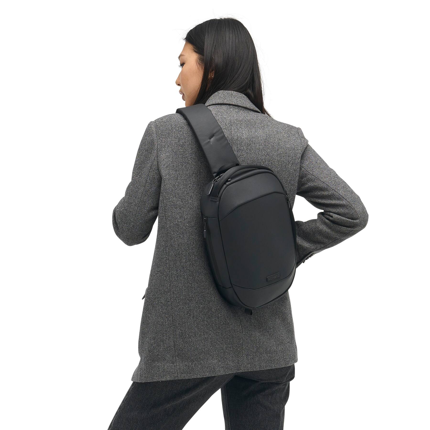 Alt View 1. Nomatic - Navigator RS Sling 6L - Black.