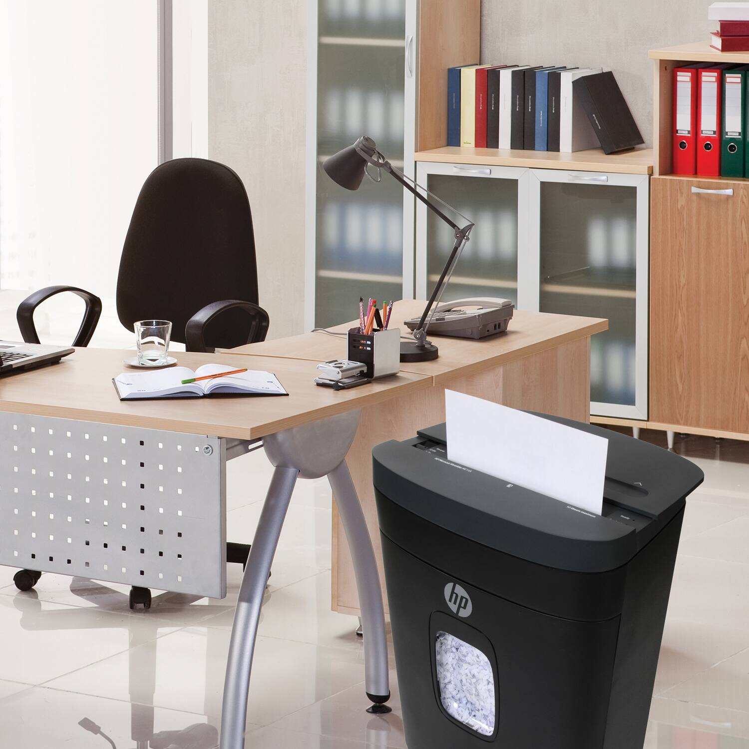 Alt View 26. HP - 14-Sheet Microcut Paper Shredder.