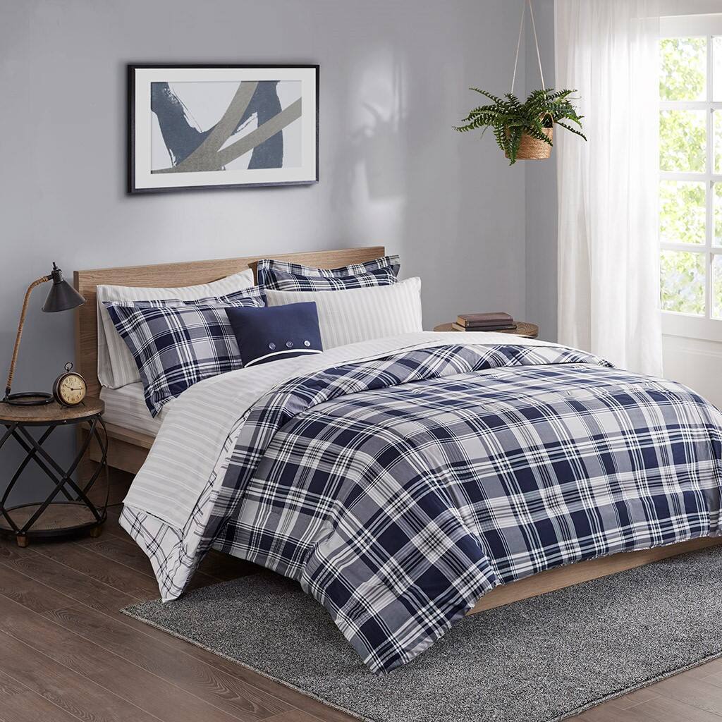 Alt View 4. Gracie Mills - Gracie Mills Linwood 8-Piece Comforter Set with Sheets - Navy.