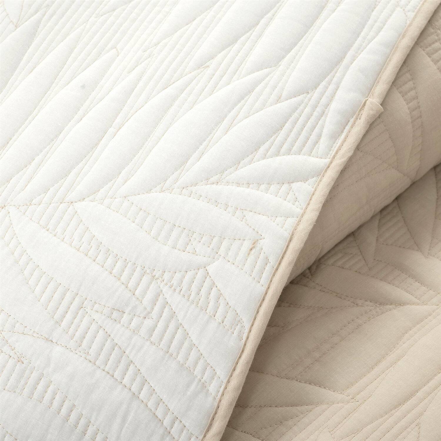 Back. Hivvago - Full/Queen Lightweight Fern Leaf Reversible 3-PC White Beige Cotton Quilt Set - White Beige.