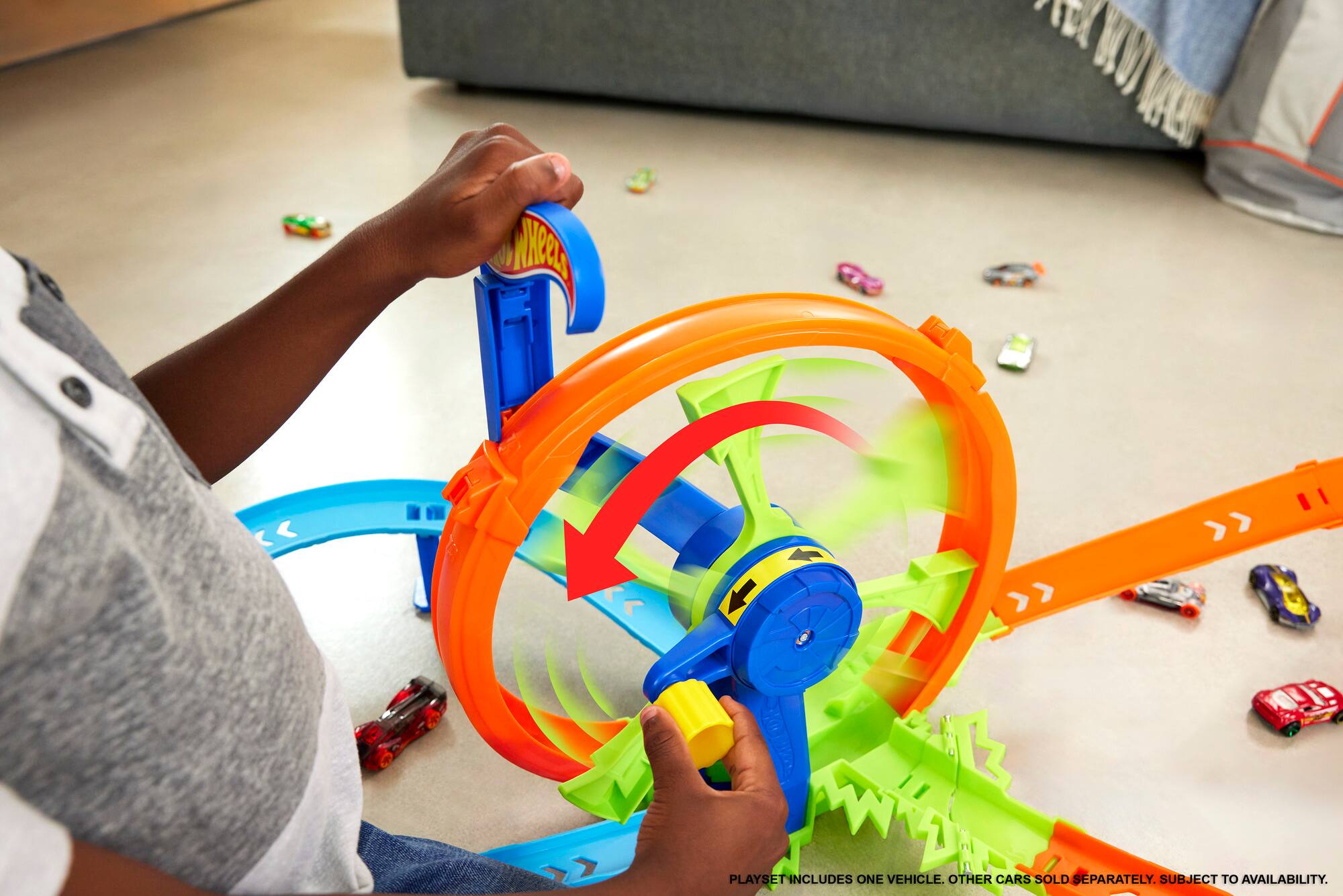 PLAYSET INCLUDES ONE VEHICLE. OTHER CARS SOLD SEPARATELY. SUBJECT TO AVAILABILITY.