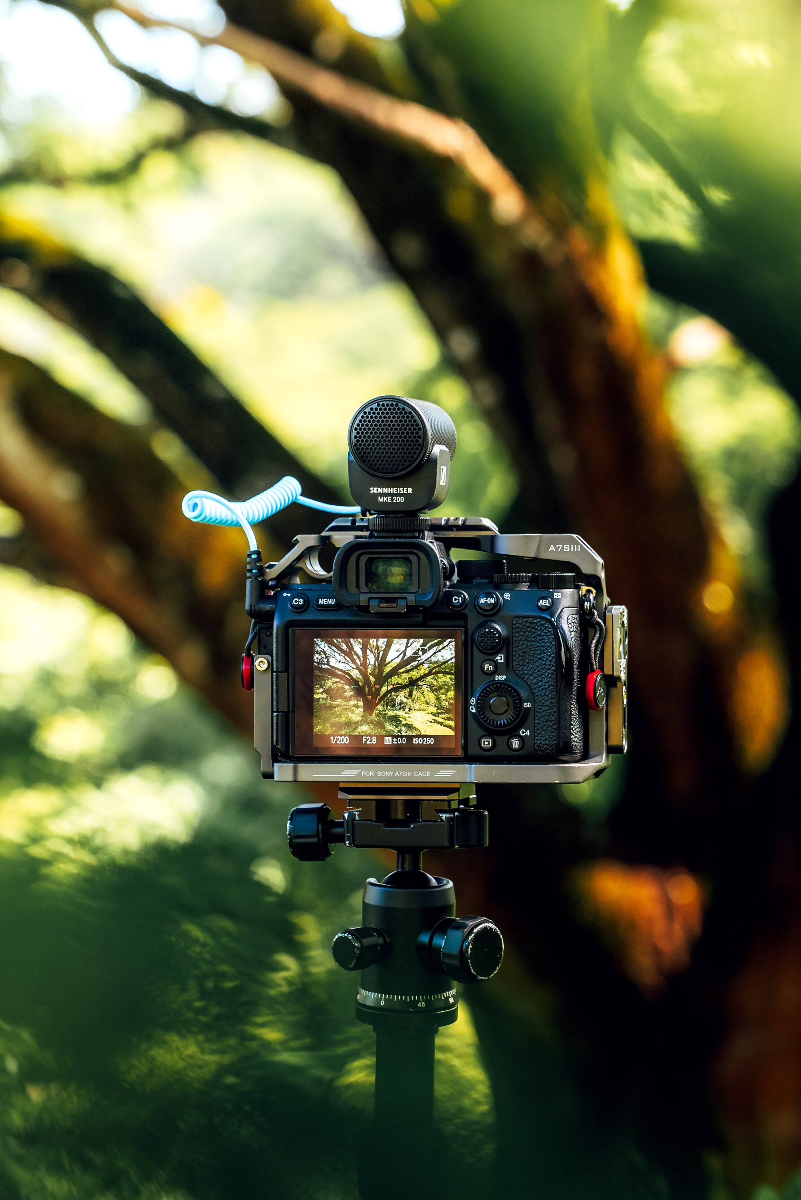 Sennheiser MNE 200 A75III C -N CI AF-ON A 2E ARL a in - 9 de 1/200 F28 BOL G0250 . C4 Tm A AE 4 45