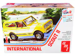Skill 2 Model Kit IH International Harvester Scout II 1/25 Scale Model by AMT