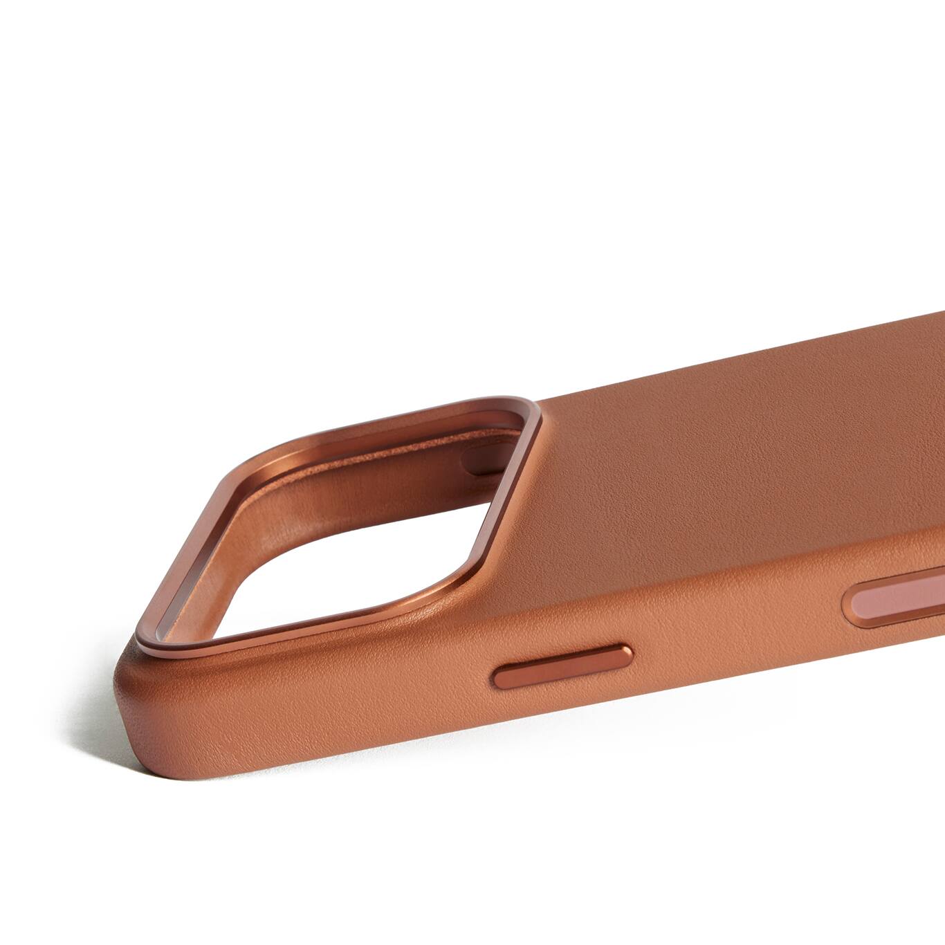 Back. Mujjo - Mujjo Full Leather Case for iPhone 17 Pro - Tan.