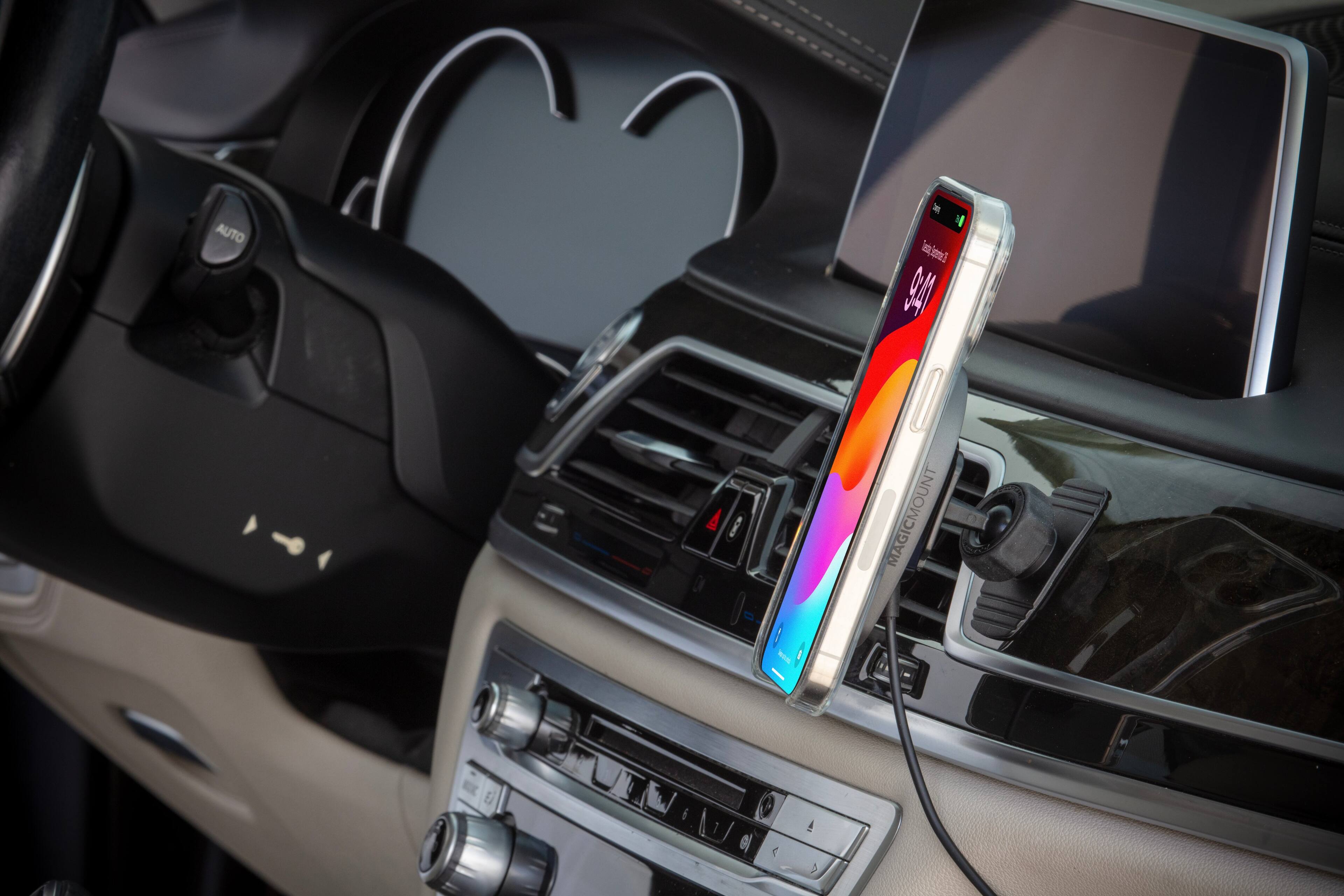 The text on the image reads "Auto 1 miel 9 I MagicMount OCA."