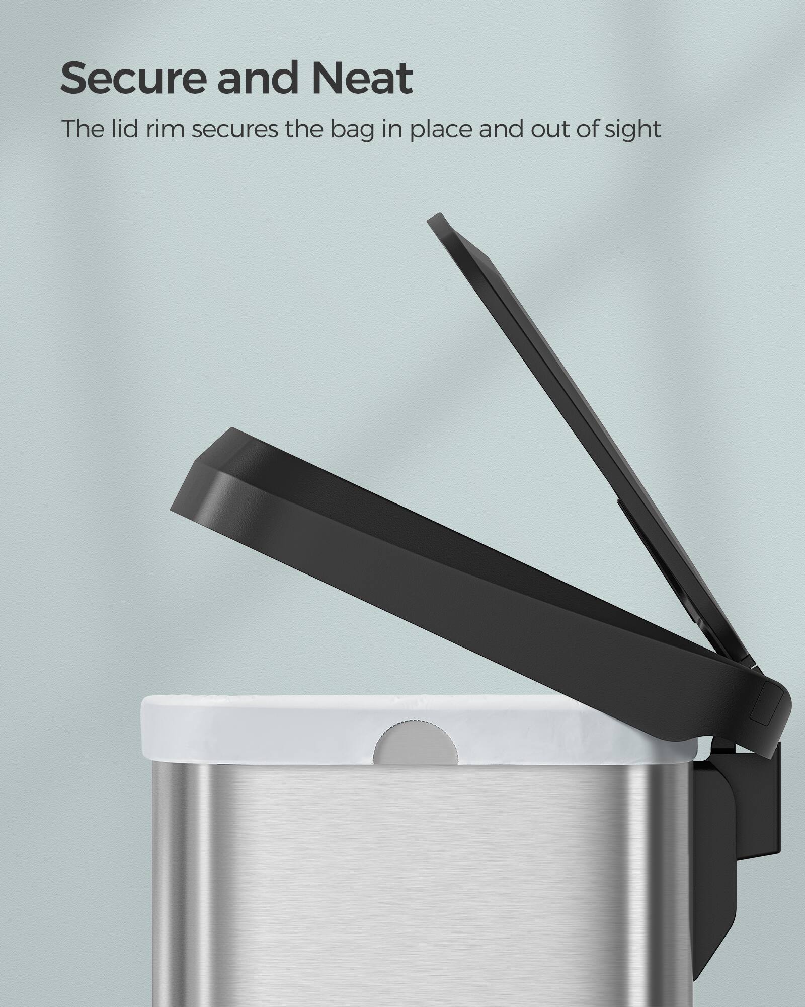 Secure and Neat  
The lid rim secures the bag in place and out of sight