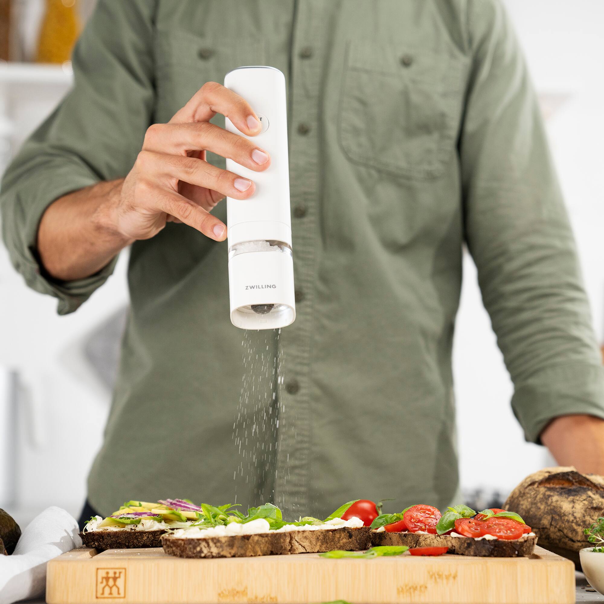 Alt View 1. ZWILLING - ZWILLING Enfinigy Electric Salt/Pepper Mill - White - White.