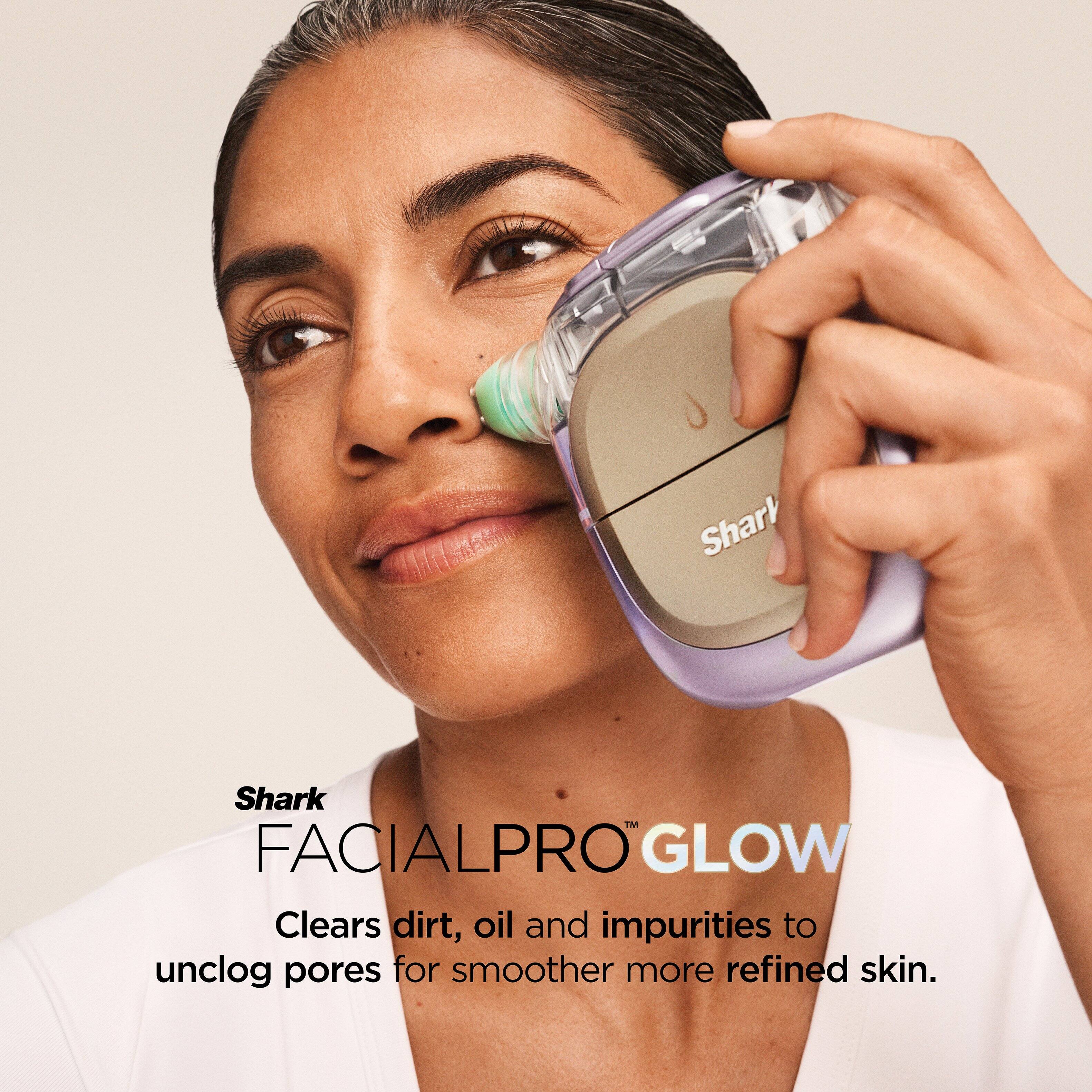 Shark  
FACIALPRO™ GLOW  
Clears dirt, oil and impurities to unclog pores for smoother, more refined skin.