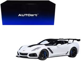2019 Chevrolet Corvette C7 ZR1 Arctic 1/18 Model Car by Autoart - White With Carbon Top