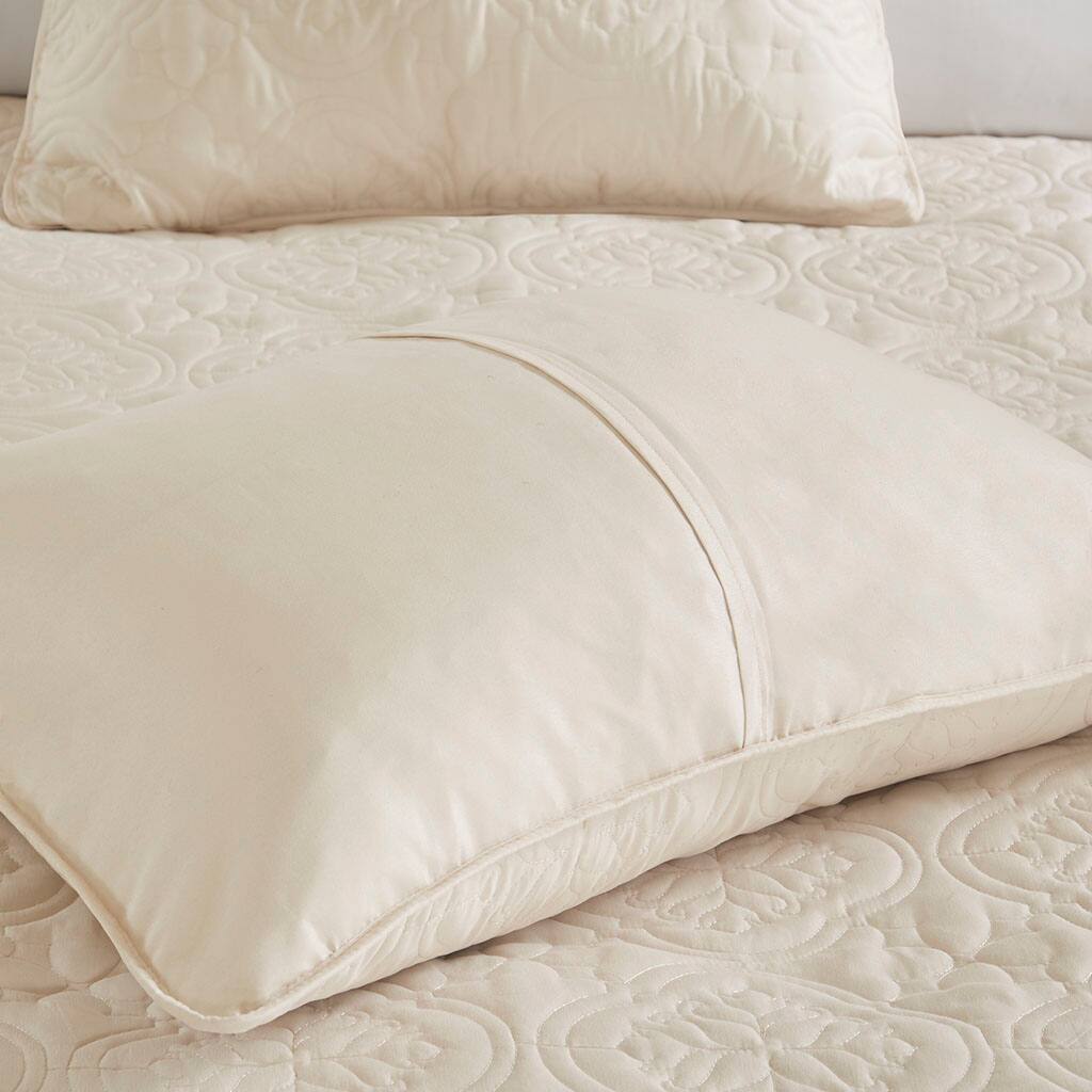 Alt View 2. Gracie Mills - Gracie Mills McCormick 3 Piece Reversible Bedspread Set - Cream.