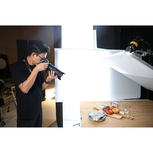 Alt View 6. Canon - Canon RF 24-105mm f/2.8 L IS USM Z Lens (Canon RF) for Events, Photojournalism  - Bundle (International Version).