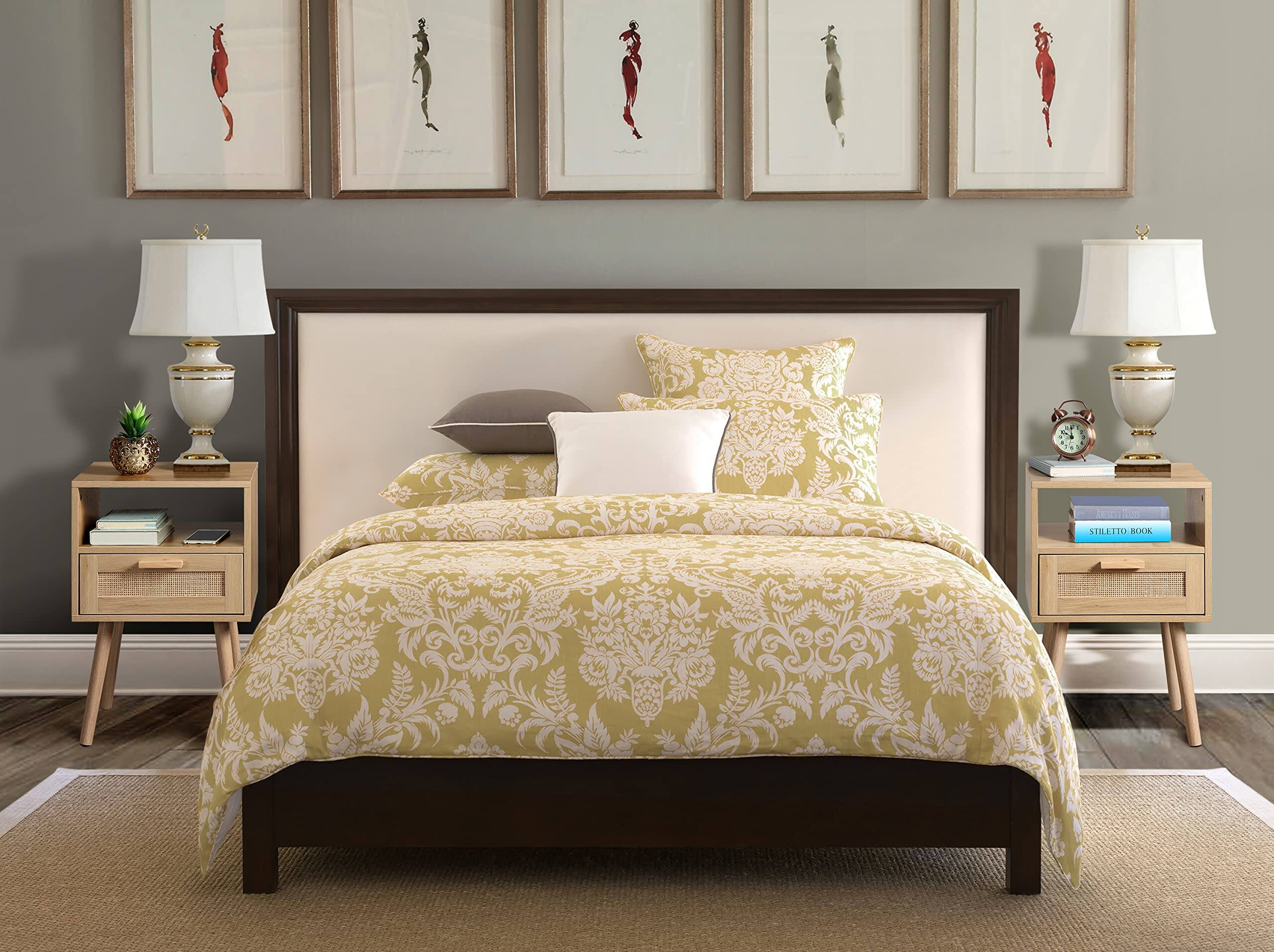 - A Unm NO MILLIIO BIKI

- ARIADNE'S THREADS
- STILETTO BOOK