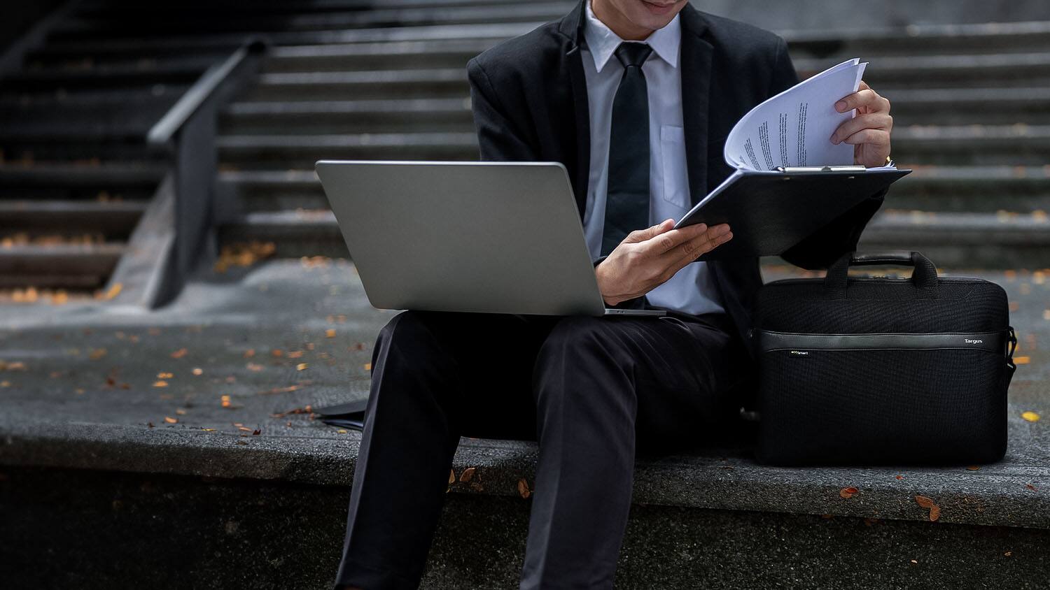 Alt View 2. Targus - 16" Geolite EcoSmart Slim Brief - Black.