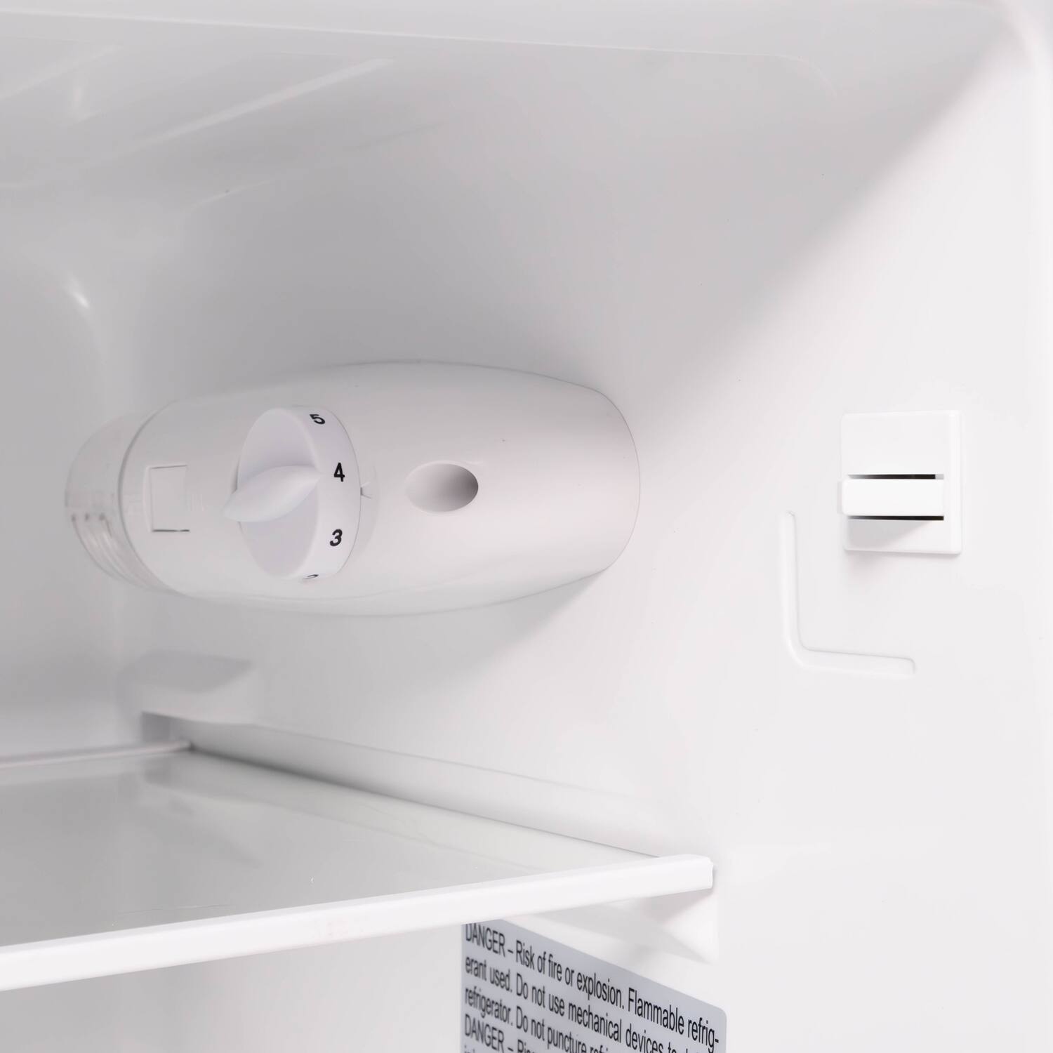 5 4 3 DANGER - Risk of fire or explosion. Flammable refrigerant used. Do not use mechanical devices to puncture refrigerator.