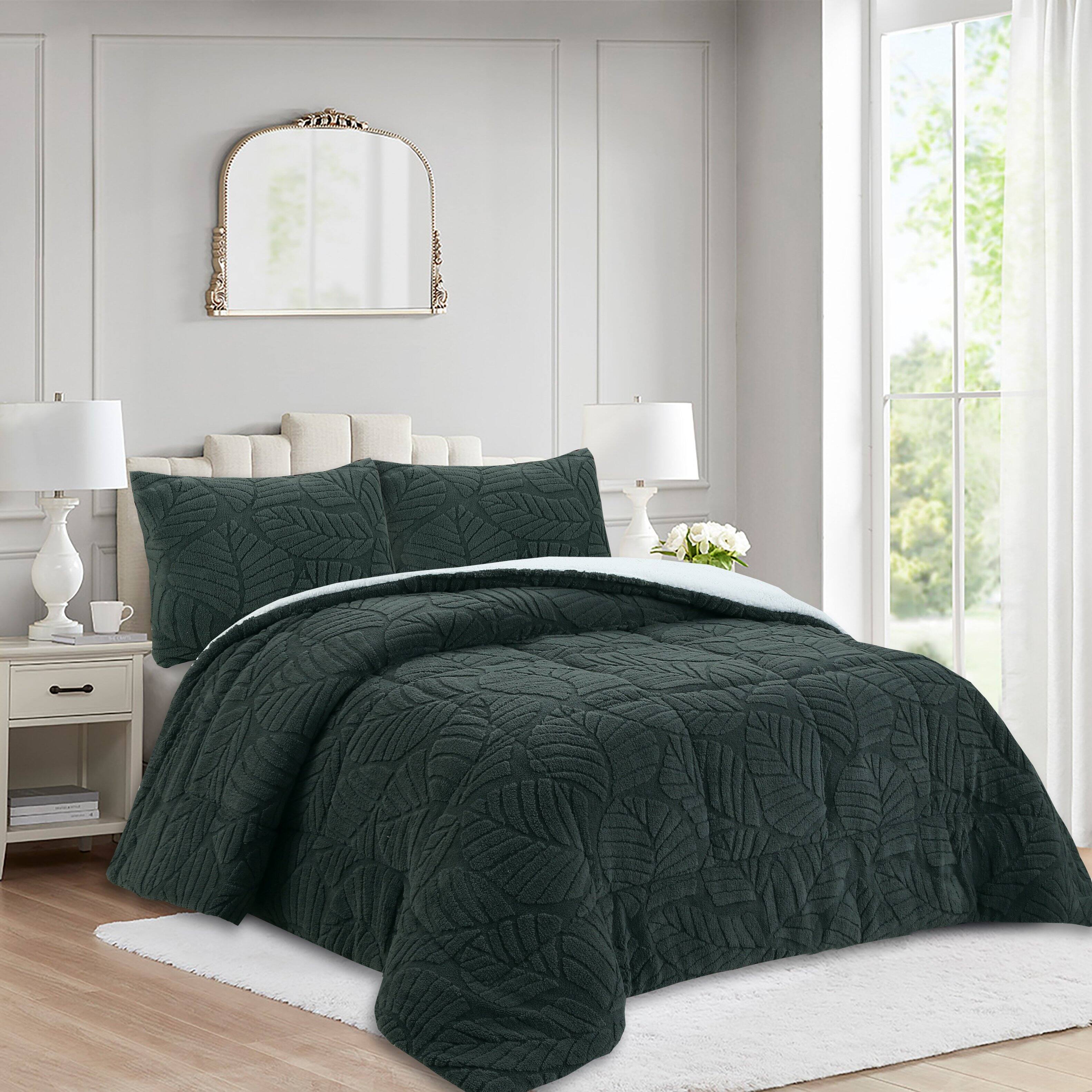 Angle. MarCielo - Marcielo 3 PCS Leaf Pattern Jacquard Soft Plush Comforter Set - Forest Green.