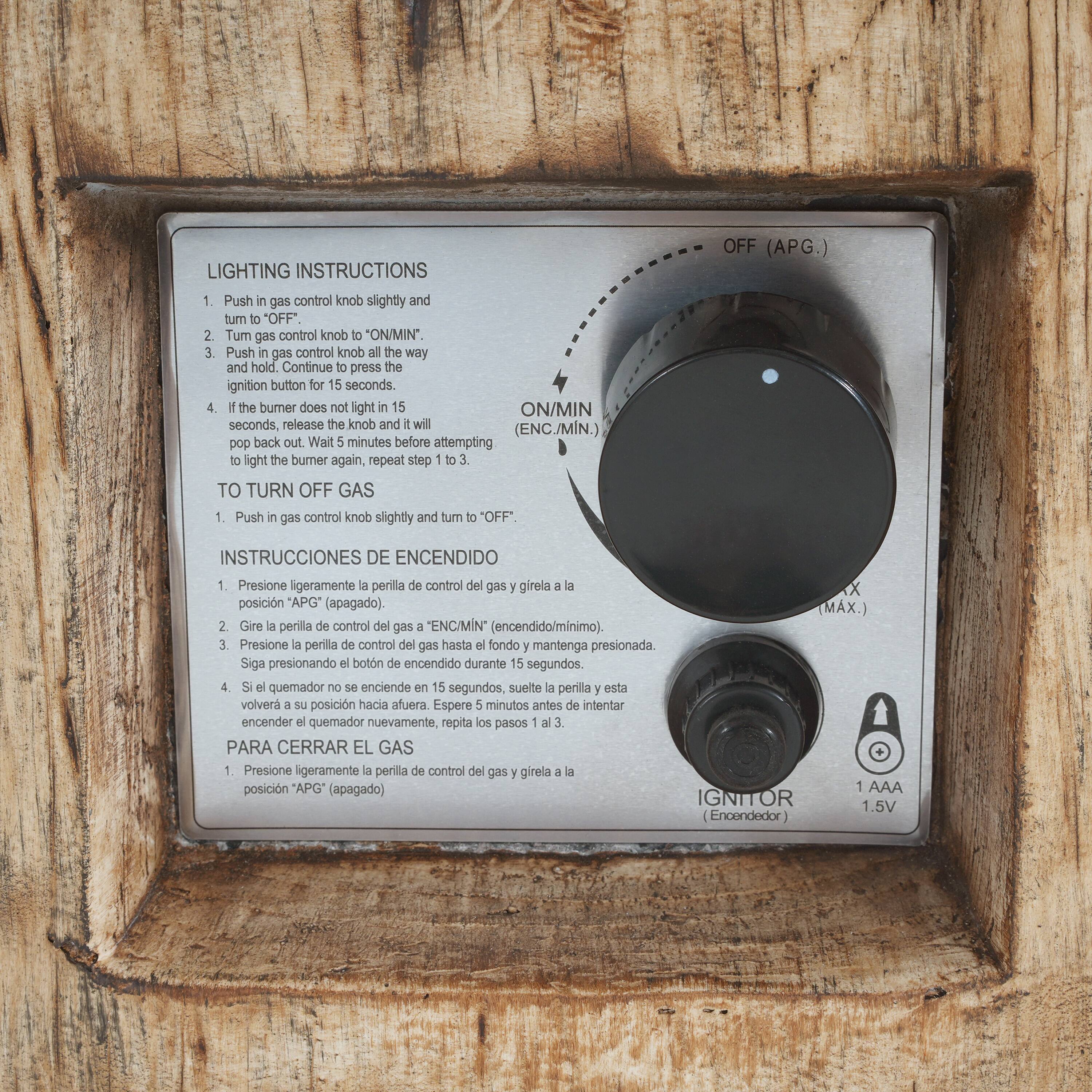 **LIGHTING INSTRUCTIONS**

1. Push in gas control knob slightly and turn to "OFF".
2. Turn gas control knob to "ON/MIN".
3. Push in gas control knob all the way and hold. Continue to press the ignition button for 15 seconds.
4. If the burner does not light in 15 seconds, release the knob and it will pop back out. Wait 5 minutes before attempting to light the burner again, repeat step 1 to 3.

**TO TURN OFF GAS**

1. Push in gas control knob slightly and turn to "OFF".

**INSTRUCCIONES DE ENCENDIDO**

1. Presione ligeramente la perilla de control del gas y gírela a la posición "APG" (apagado).
2. Gire la perilla de control del gas a "ENC/MIN" (encendido/mínimo).
3. Presione la perilla de control del gas hasta el fondo y mantenga presionada. Siga presionando el botón de encendido durante 15 segundos.
4. Si el quemador no se enciende en 15 segundos, suelte la perilla y esta volverá a su