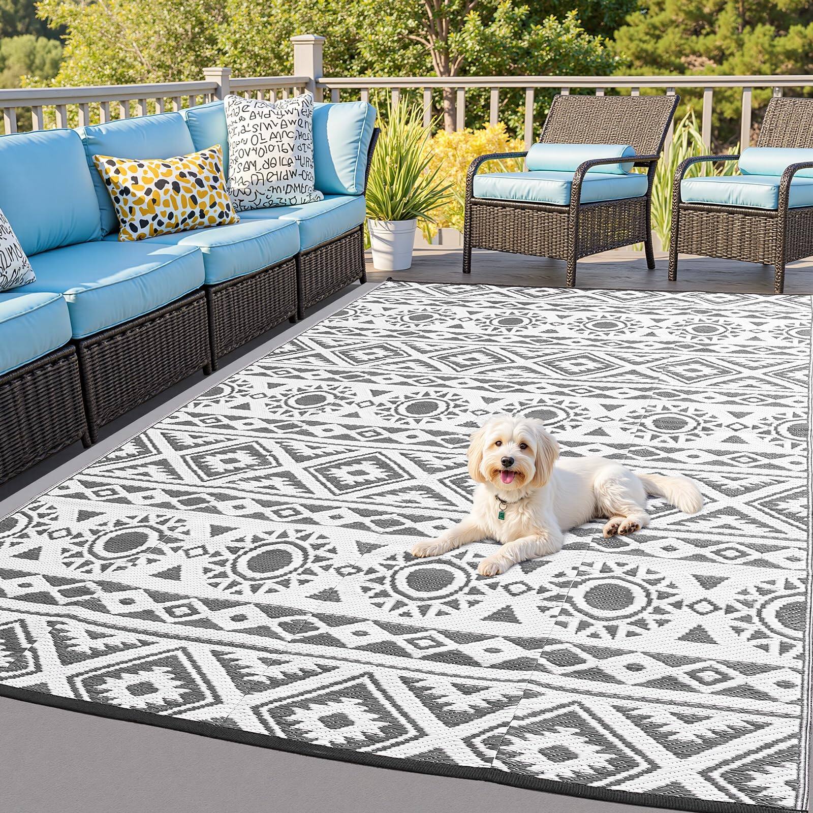 Sure, here is the corrected and grouped text:

---

OAT  
N ge 6 vdyw asmnvawer ewe O2 ArC H  
To OV10116Vot  
UP SON SAN.JOICAMUR NOR 407 evdw-03 0- UNO HDmEr e30r 310 lisa  

---

This text appears to be a mix of random characters and numbers, possibly from a design or pattern on the cushions in the image.