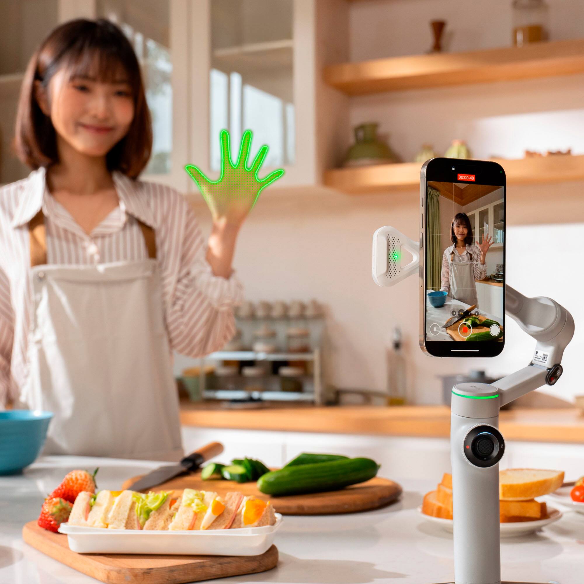 Alt View 1. Insta360 - Insta360 Flow2 Pro AI Tracker Gimbal for Smartphones - White.