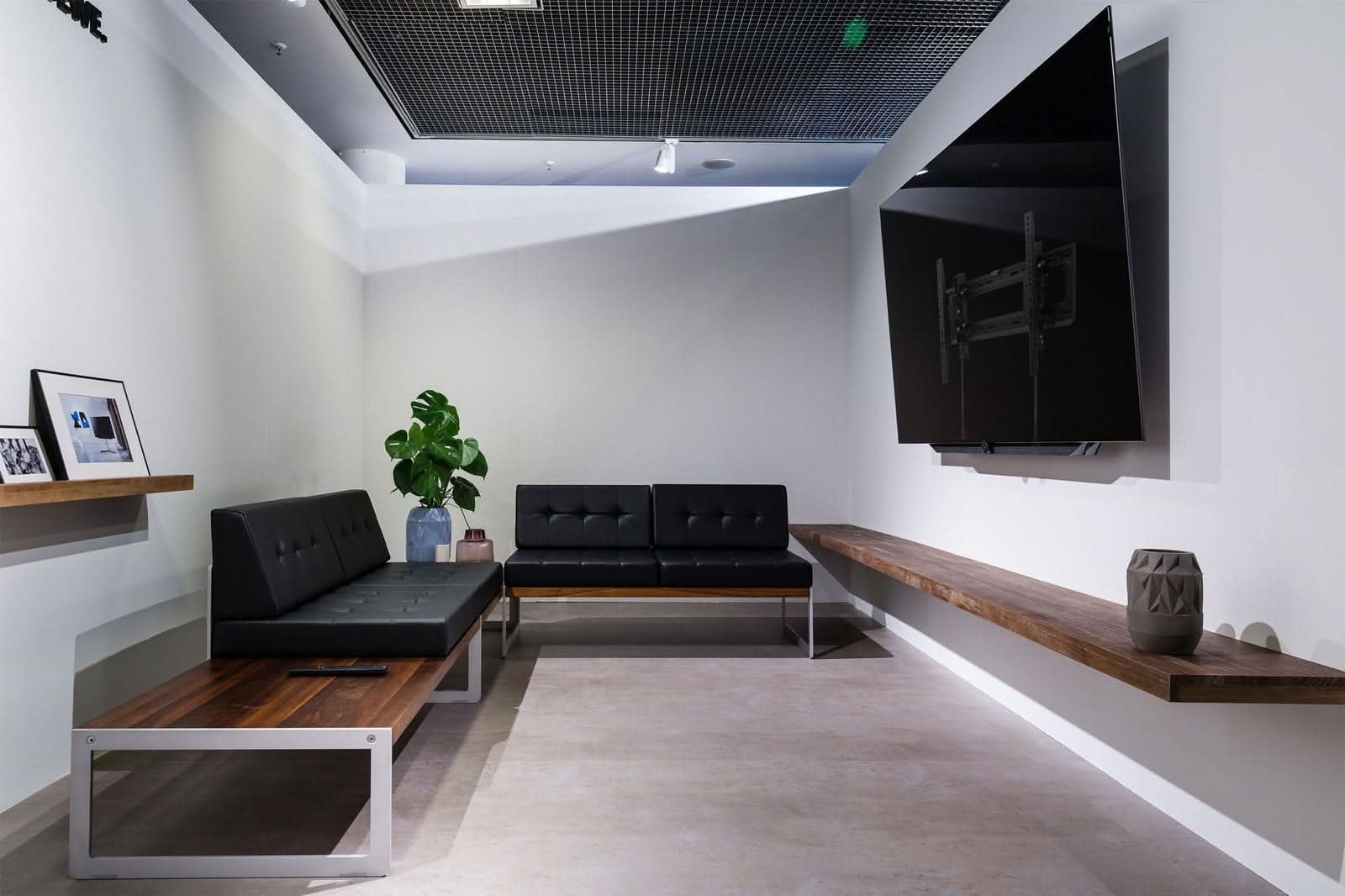 Angle. Mount-It! - Advanced Tilt Premium TV Wall Mount for 40"–80" TVs, Heavy-Duty Steel, Adjustable Tilt - Black.