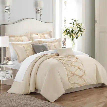 The text on the image is "Arletta."