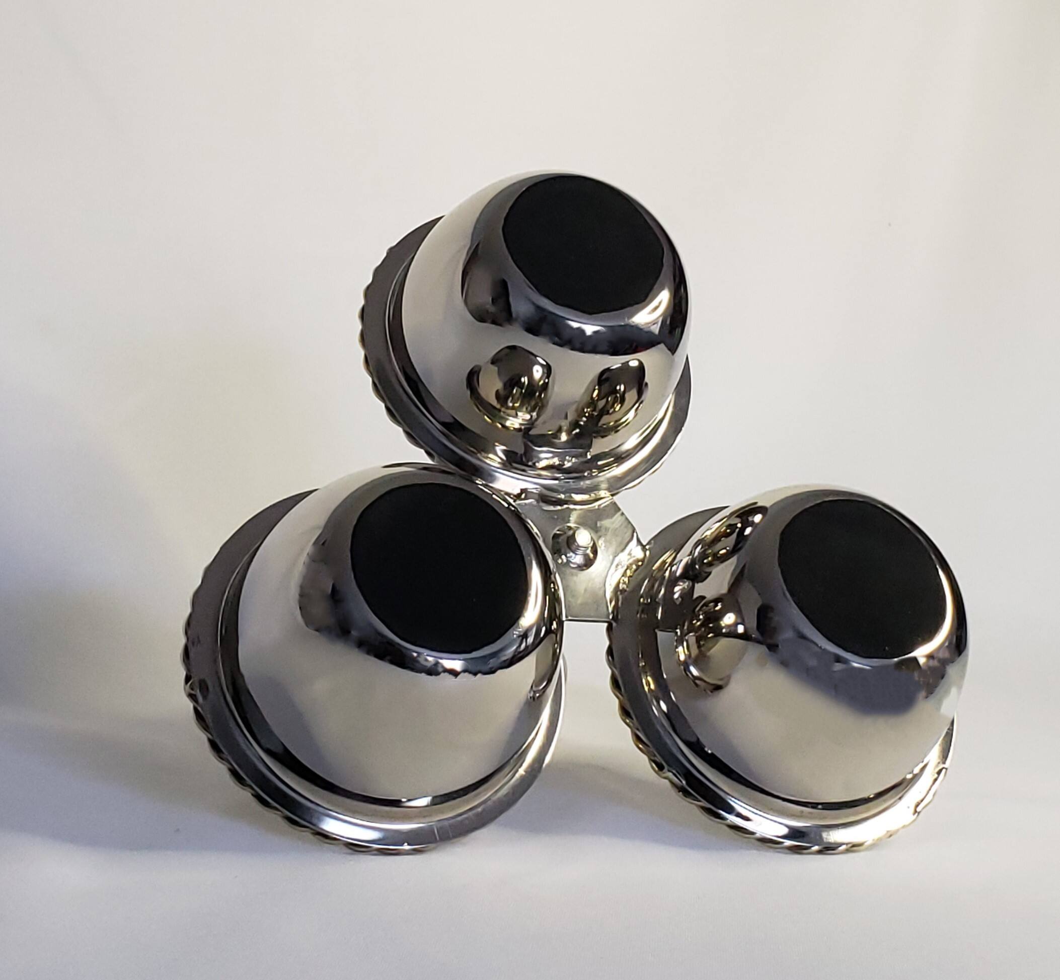 Angle. Jiallo - Silver Stainless Steel Triple nut dish w/twisted border - silver.