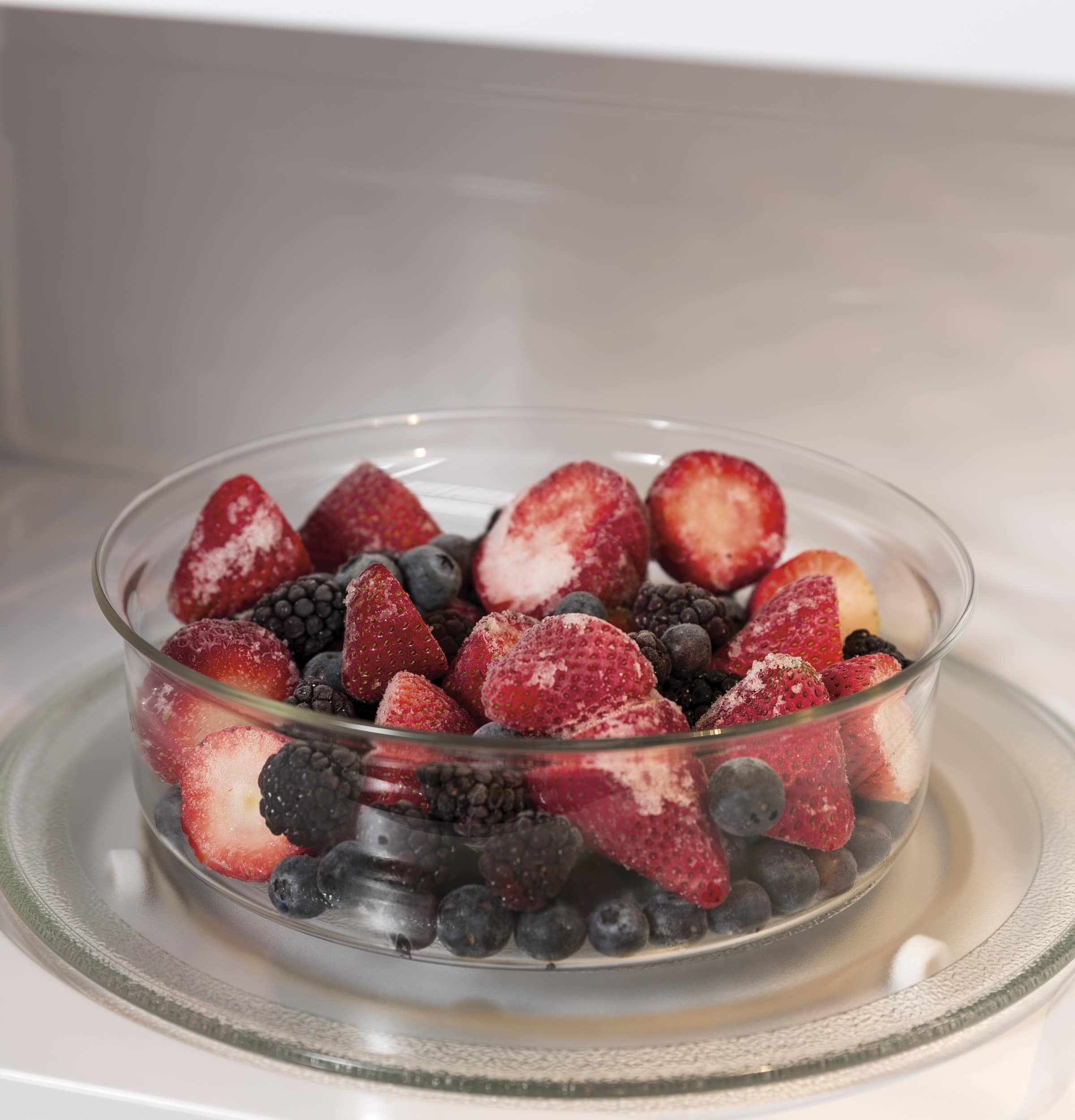 Alt View 11. GE - 1.1 Cu. Ft. Countertop Microwave with Convenience Cooking Controls - White.