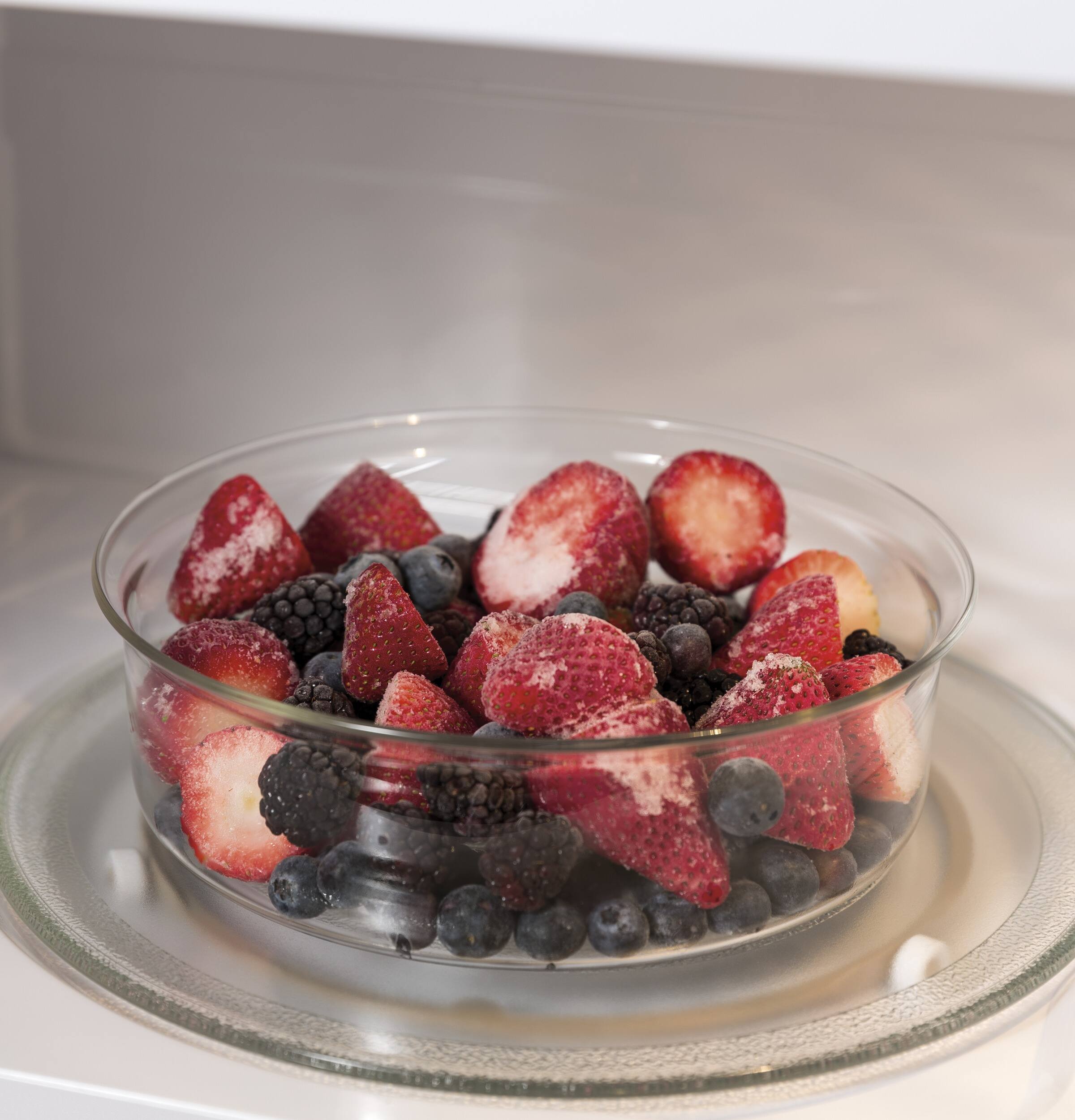 Alt View 11. GE - 1.1 Cu. Ft. Countertop Microwave with Convenience Cooking Controls - White.