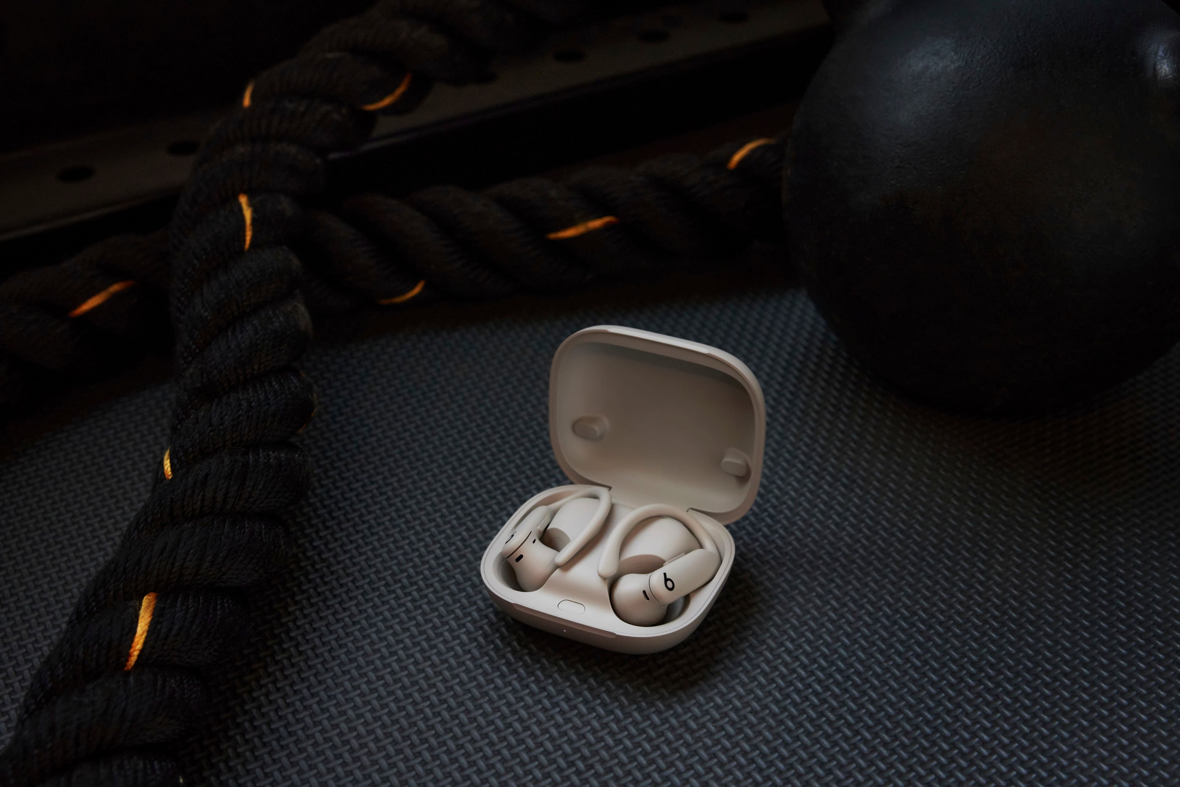 Alt View 20. Beats - Powerbeats Pro 2 True Wireless Active Noise Canceling Earbuds - Quick Sand.