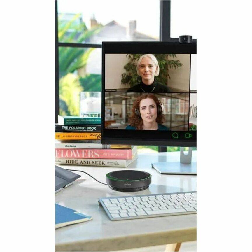 THE POLAROID BOOK  
FLOWERS  
HIDE AND SEEK