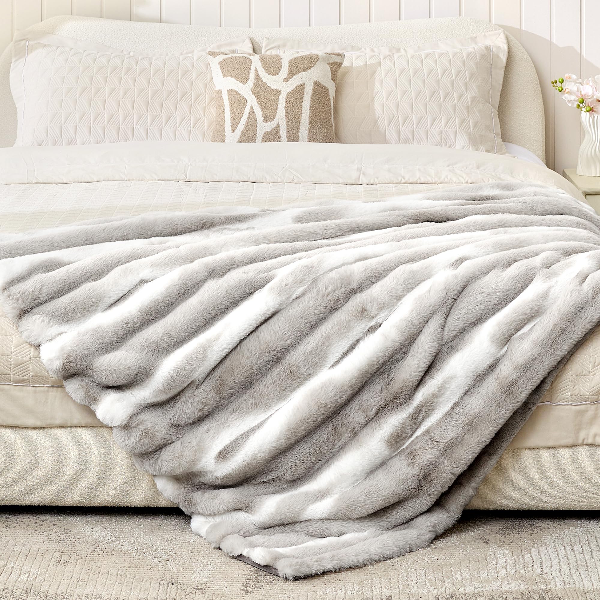 Alt View 5. ThinkLink Electronic - Faux Rabbit Throw Blanket - 850gsm Thick & Warm  Ultra Soft Plush For Couch Bed Sofa Ideal Gift Women 60" * 80" Grey - Beige 60" × 80".