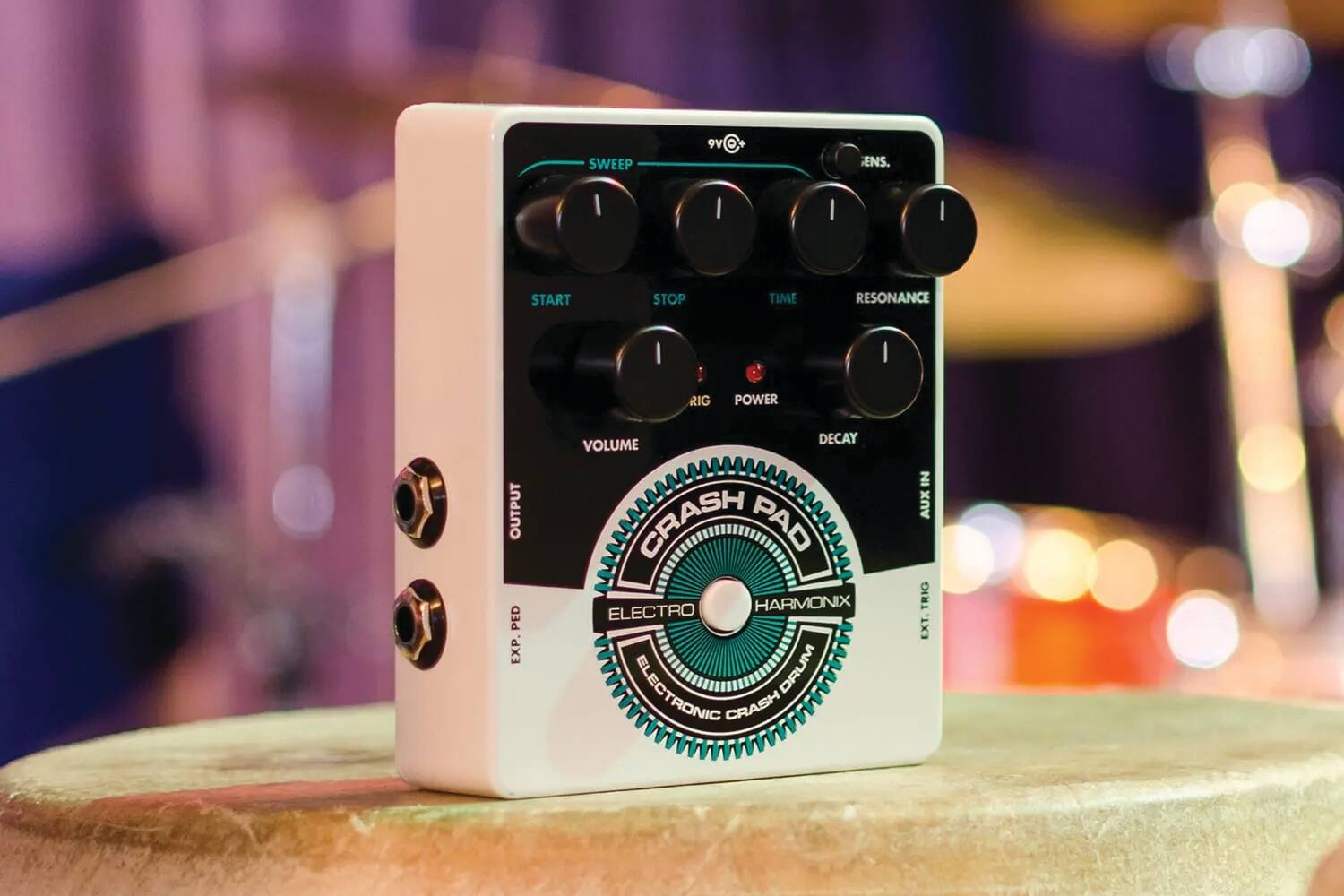 CRASH PAD  
ELECTRO HARMONIX  
ELECTRONIC CRASH DRUM  

SWEEP  
9V  
ENS.  
START  
STOP  
TIME  
RESONANCE  
RIG  
POWER  
VOLUME  
DECAY  
OUTPUT  
EXP. PED  
AUX IN  
EXT. TRIG