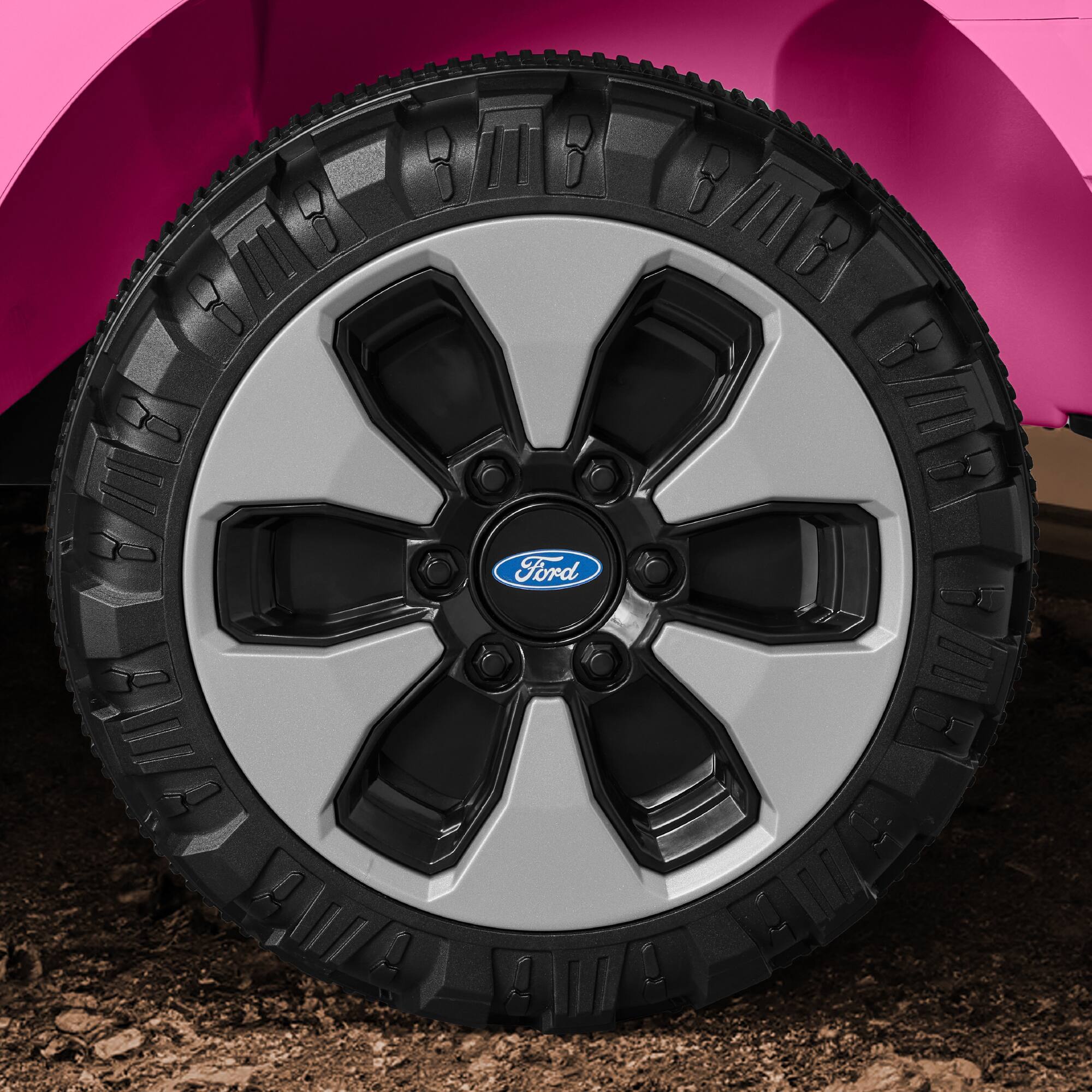 The text on the image is "B/3 Il TRA /OB Ford." It appears to be a combination of different elements, possibly from a label or a sign. Here's a corrected and grouped version:

- B/3
- Il TRA
- /OB
- Ford

This could be a reference to a specific model or part related to Ford.