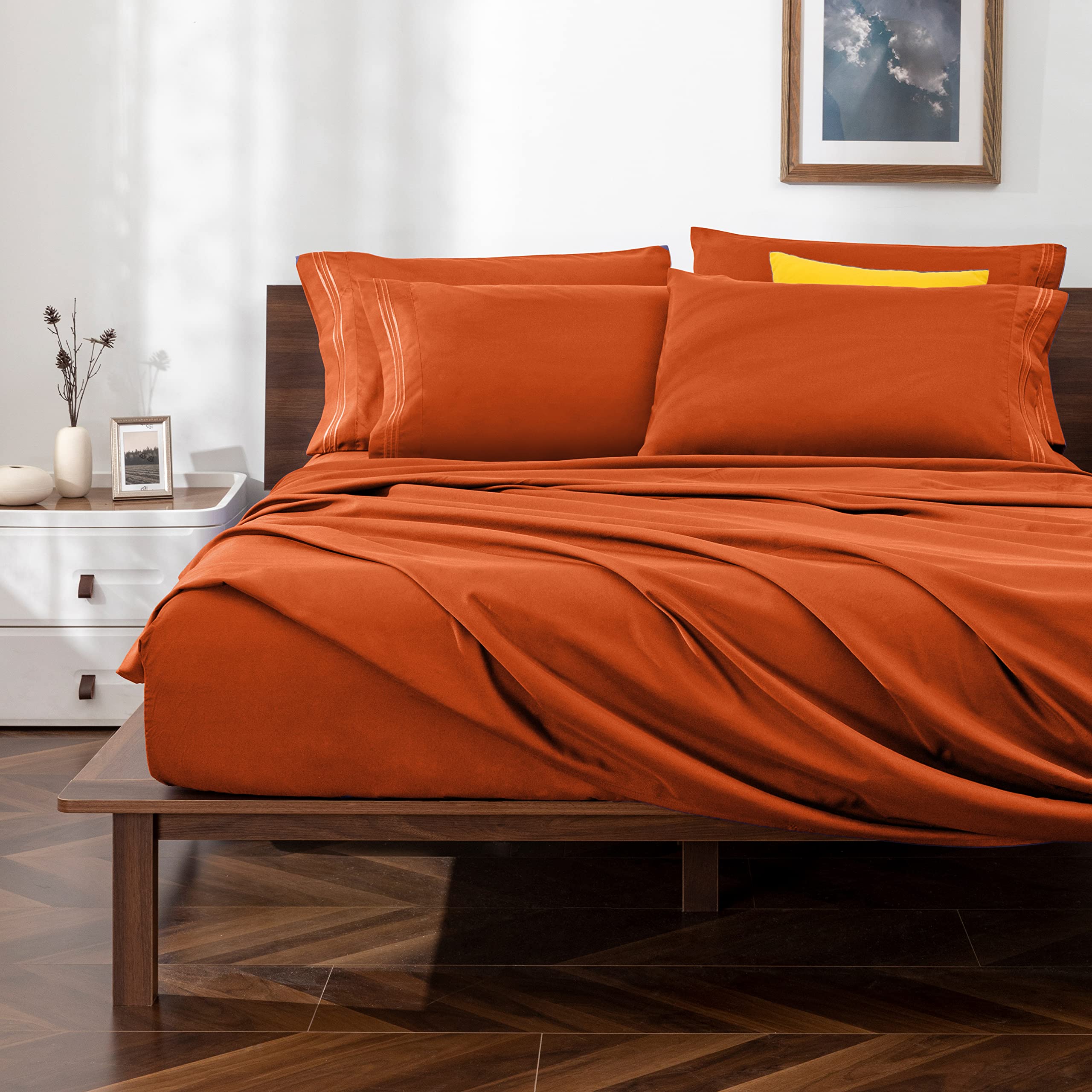 Left. Stylel Star - Burnt Orange King Size Sheet Set - 6 Piece Luxury 1800 Thread Count Bedding Sheets & Pillowcases 16 Inch Deep - Burnt Orange-Queen (4Pc).